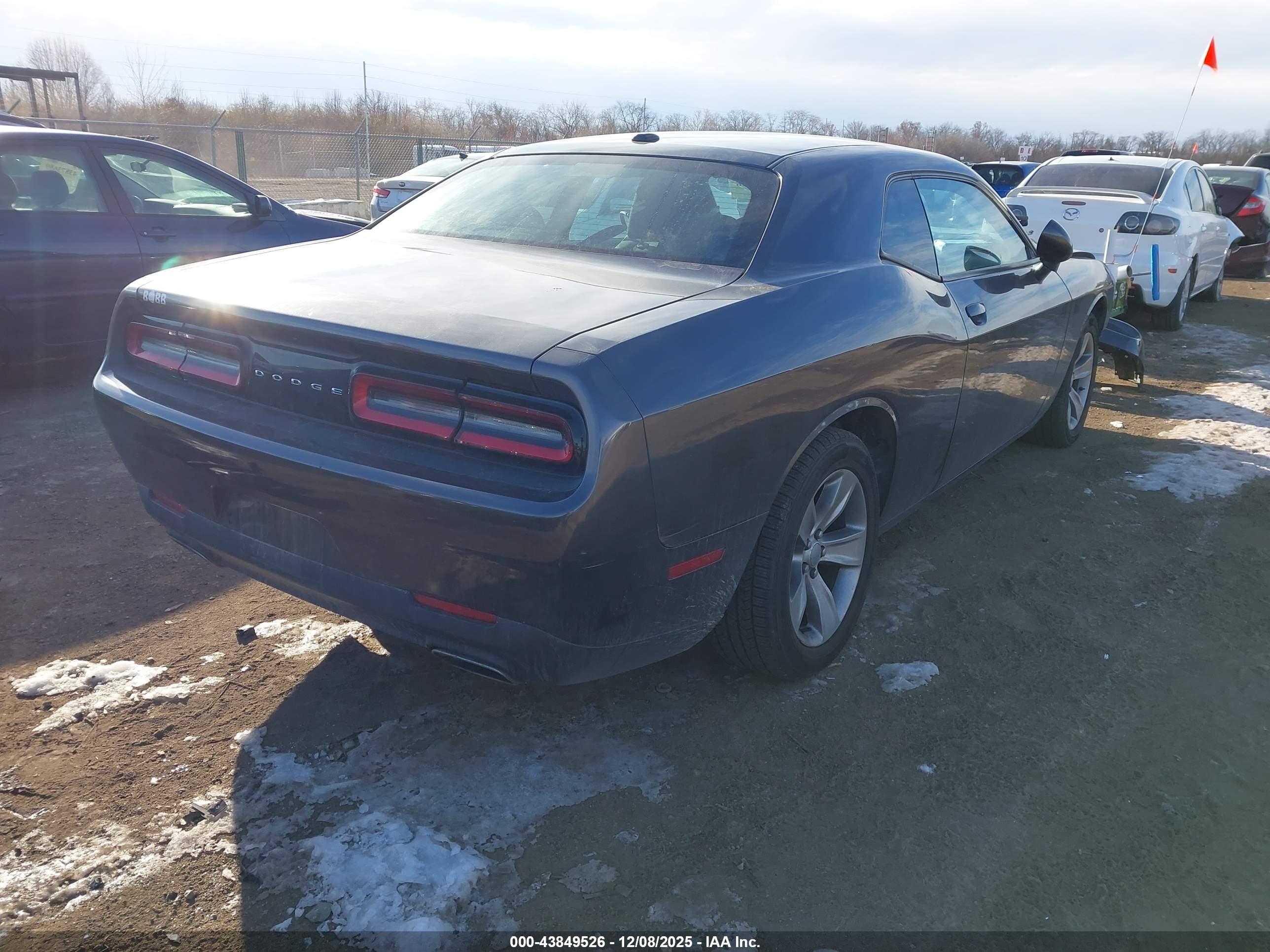 DODGE CHALLENGER image 4