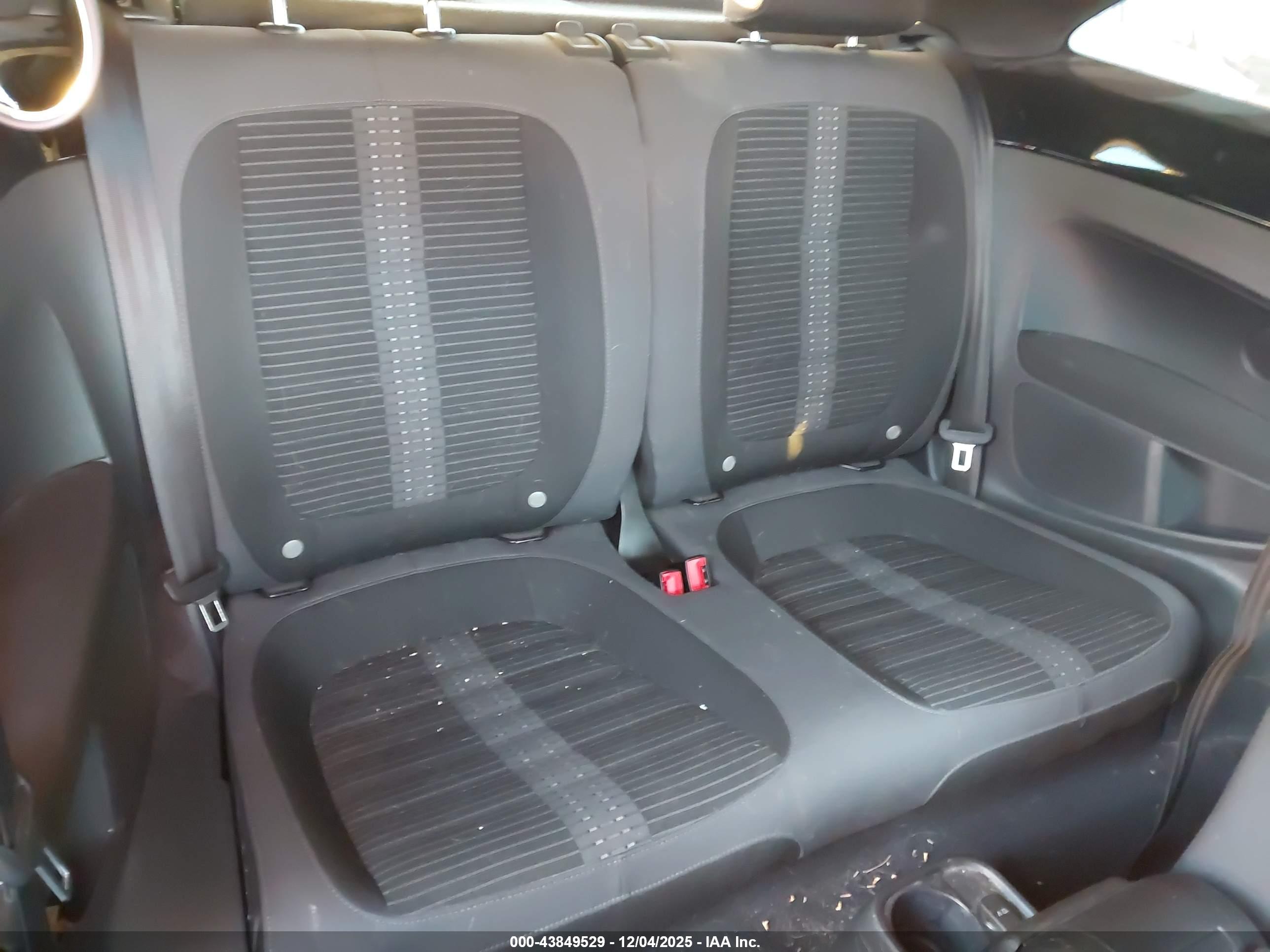 VOLKSWAGEN BEETLE image 8