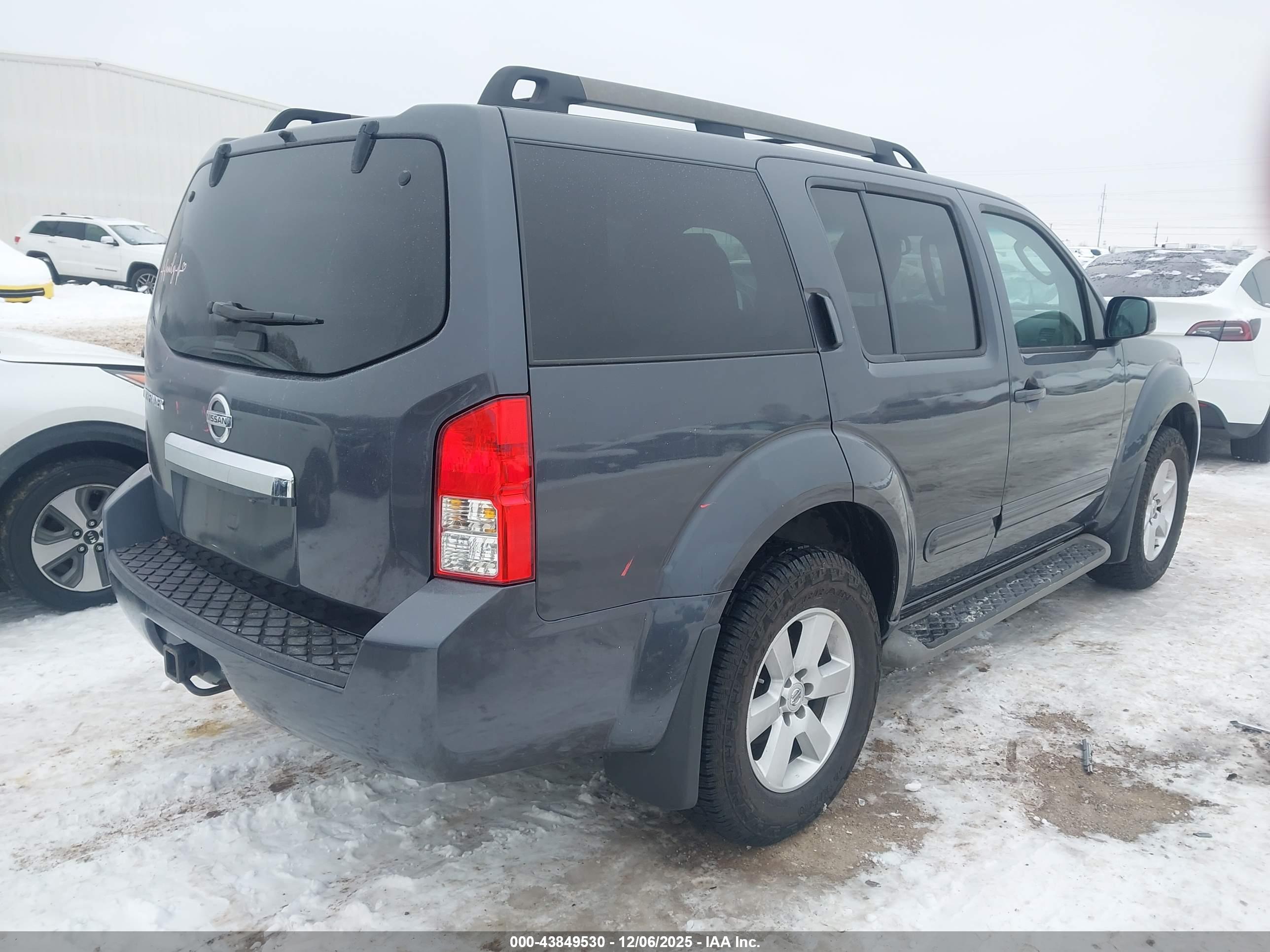 NISSAN PATHFINDER image 4
