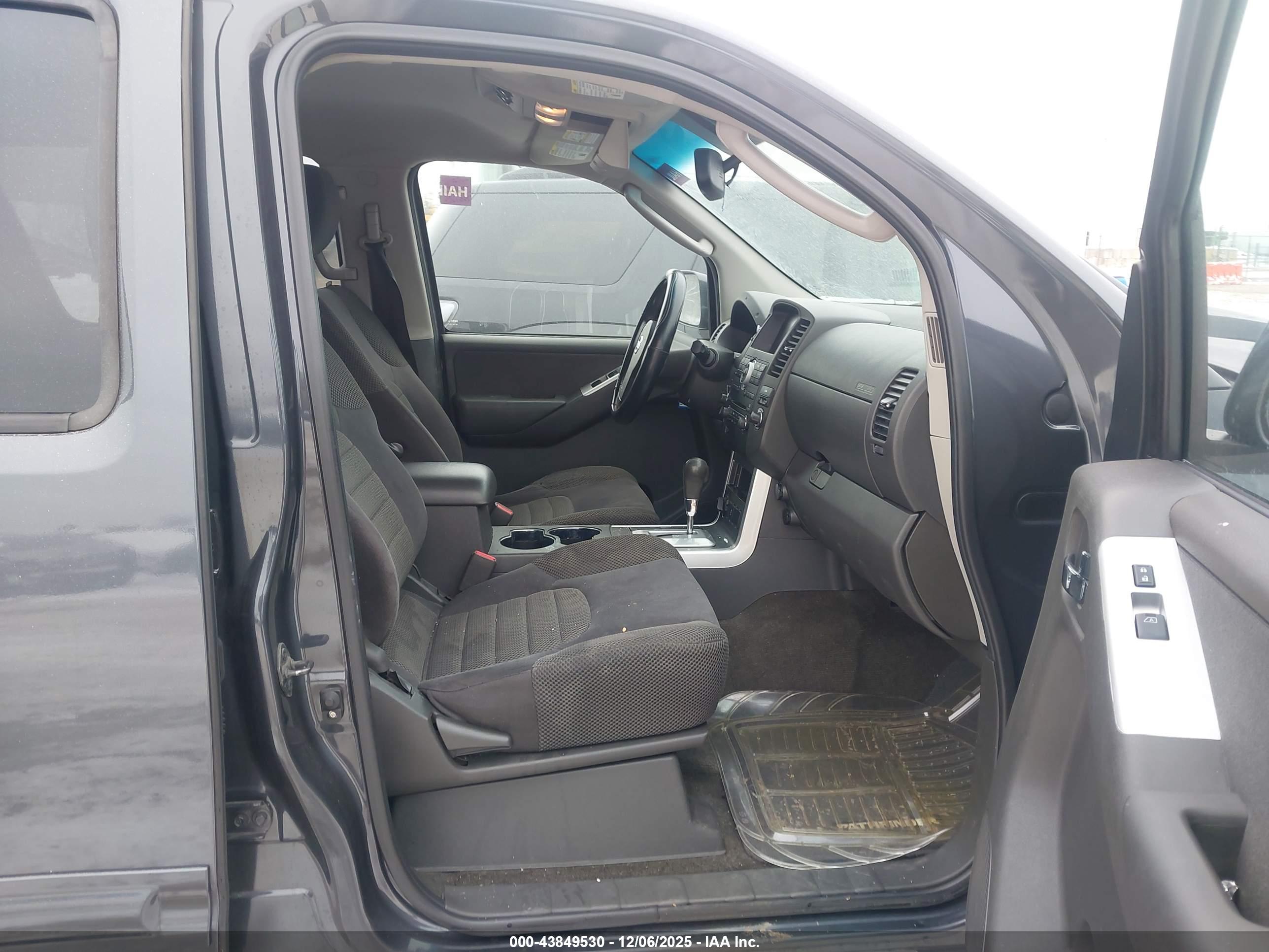 NISSAN PATHFINDER image 5