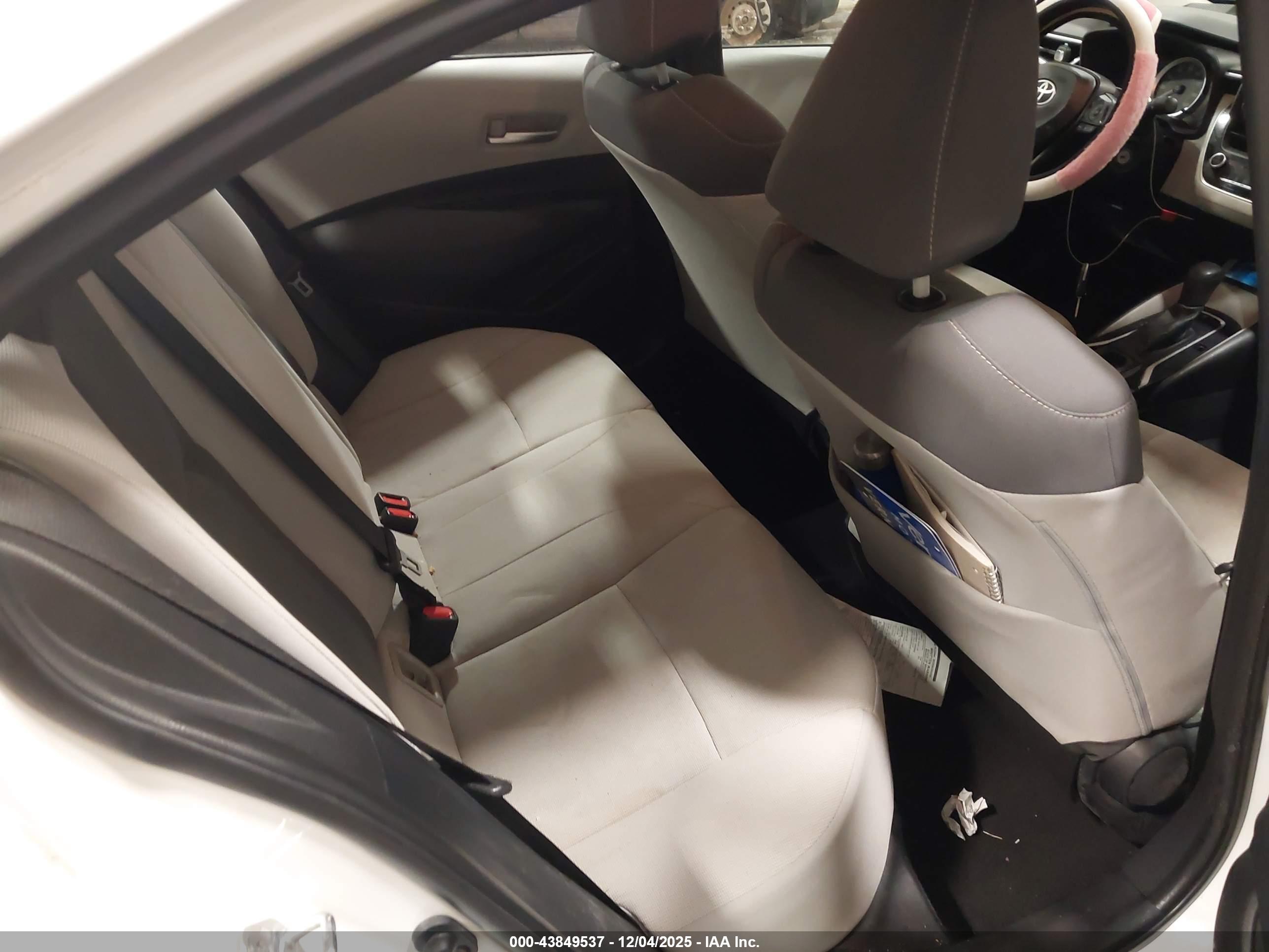 TOYOTA COROLLA image 8