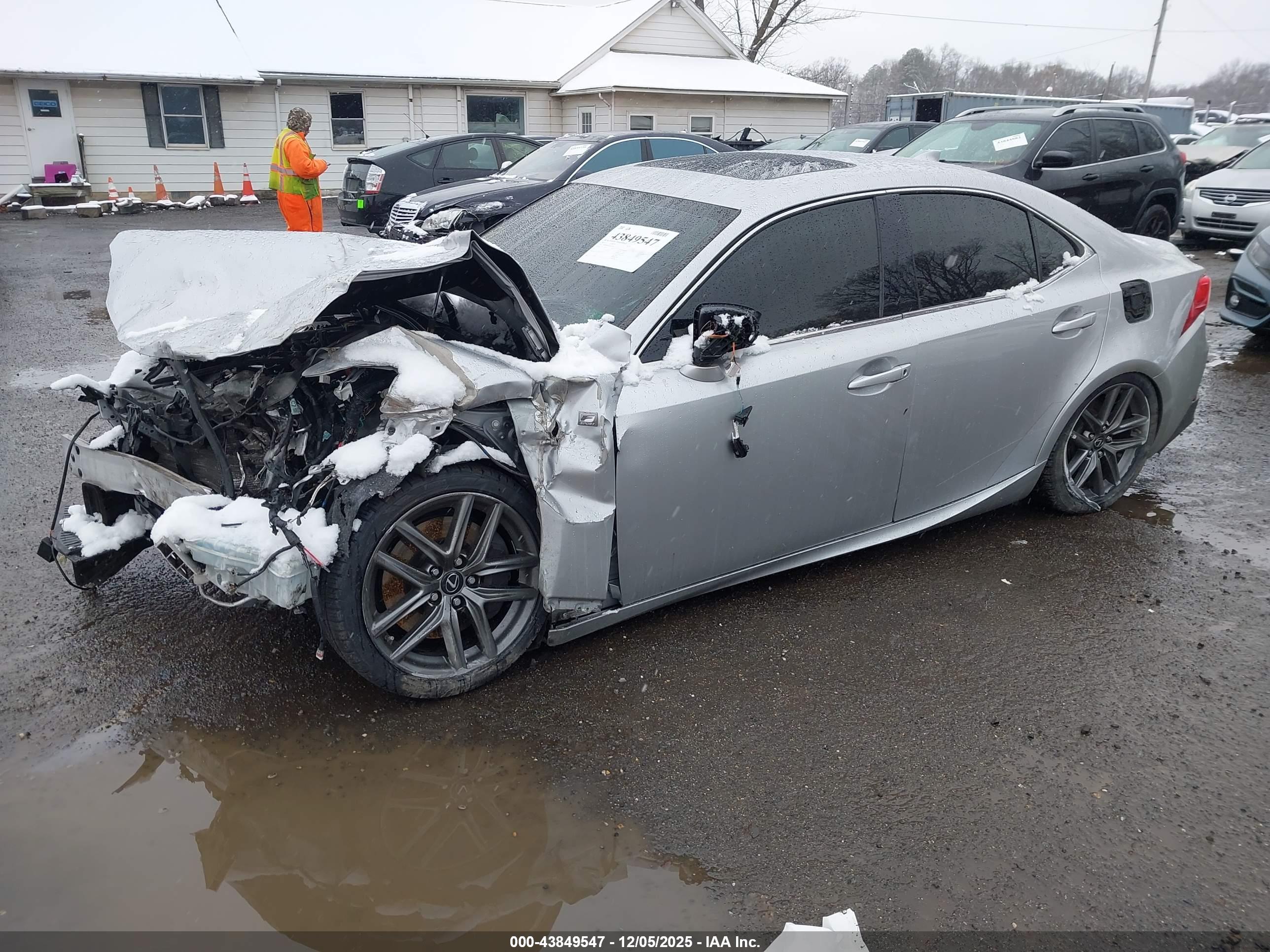 LEXUS IS image 2