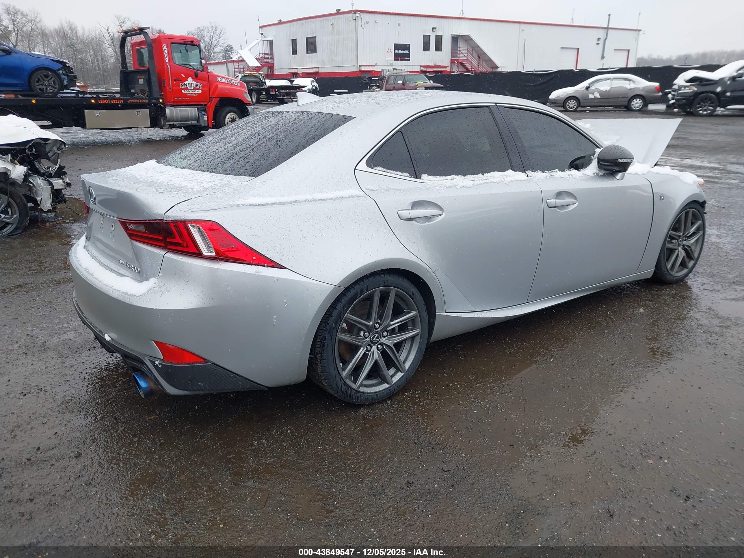 LEXUS IS image 4