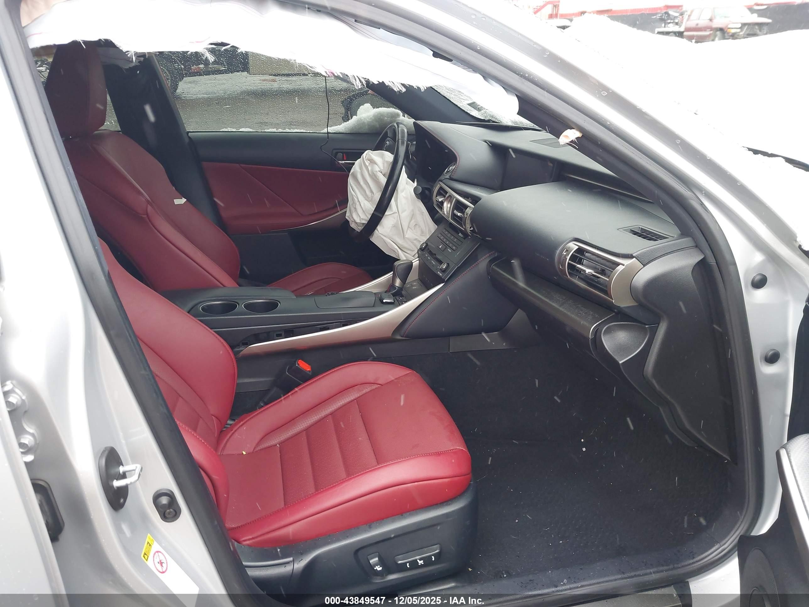 LEXUS IS image 5