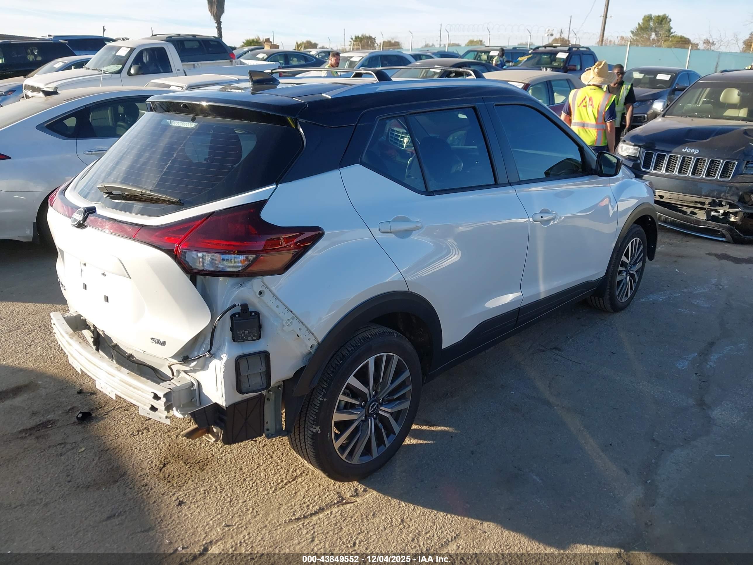 NISSAN KICKS image 4