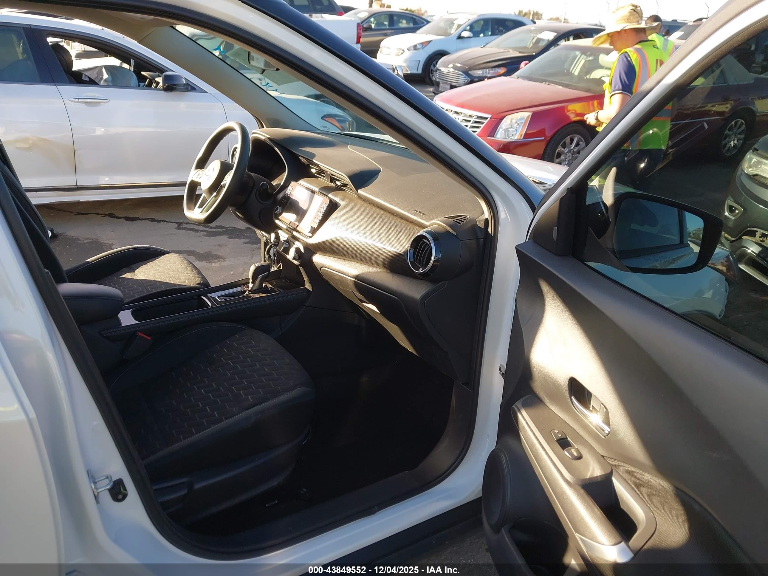 NISSAN KICKS image 5