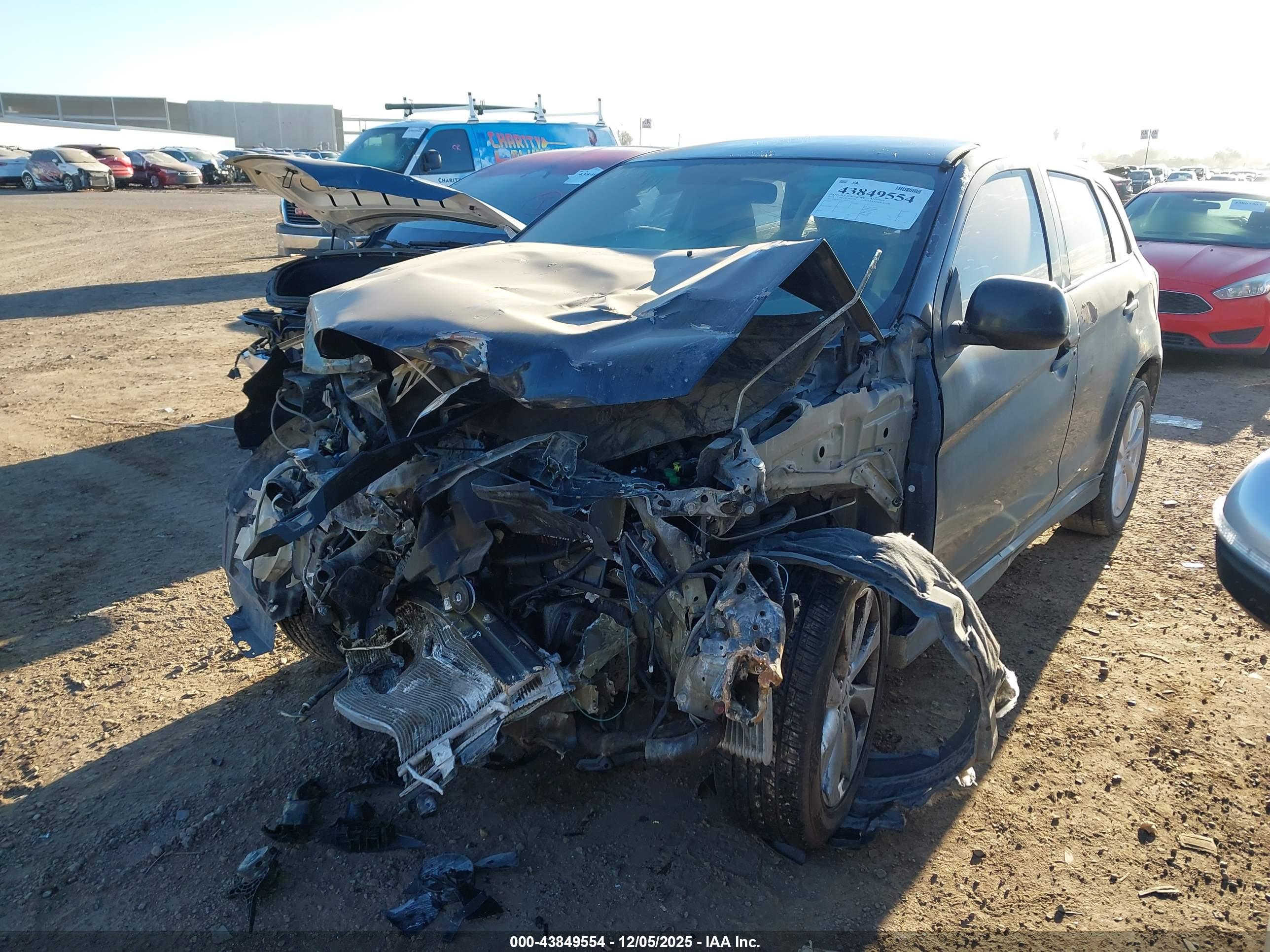 MITSUBISHI OUTLANDER image 2