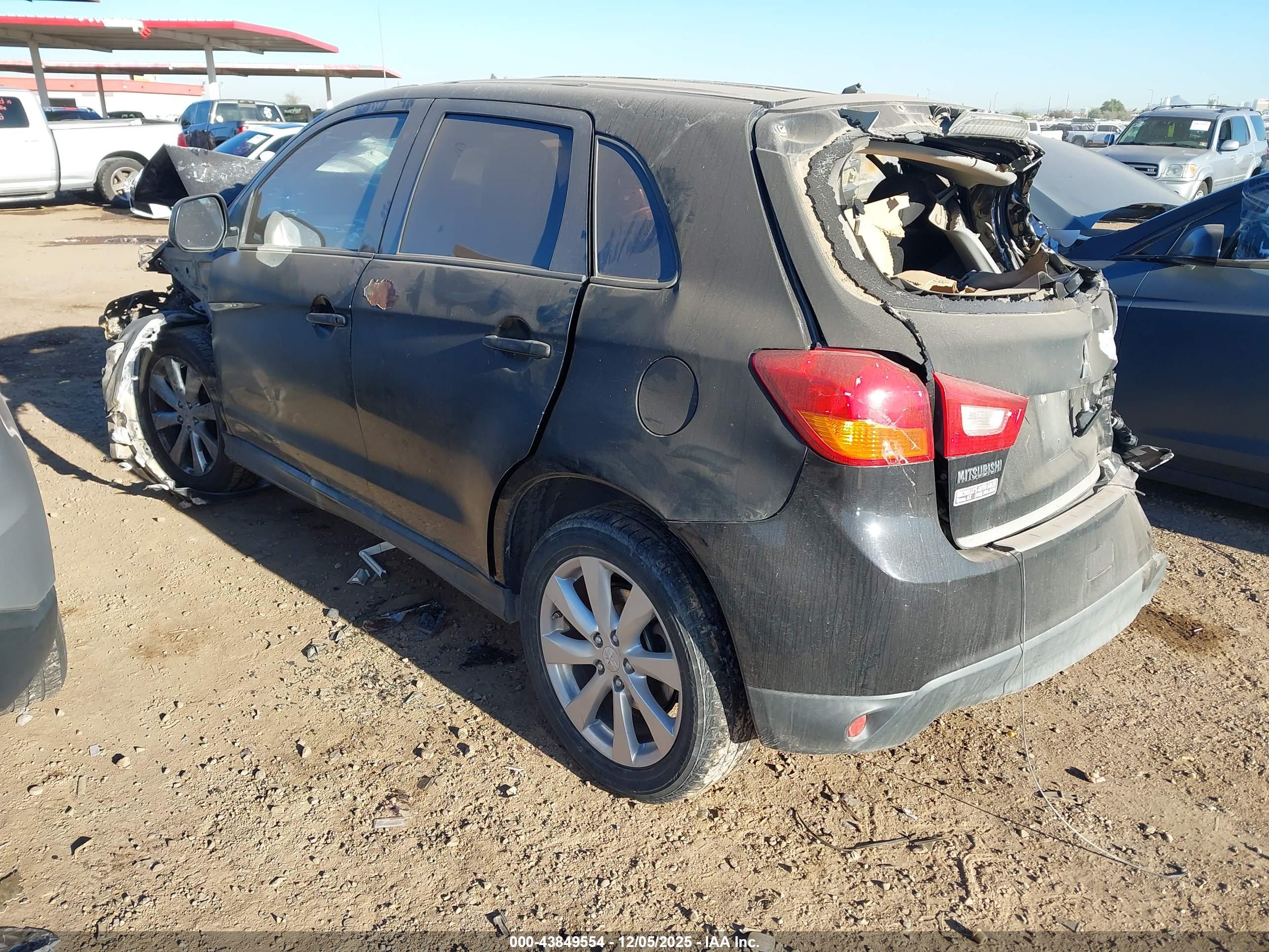 MITSUBISHI OUTLANDER image 3
