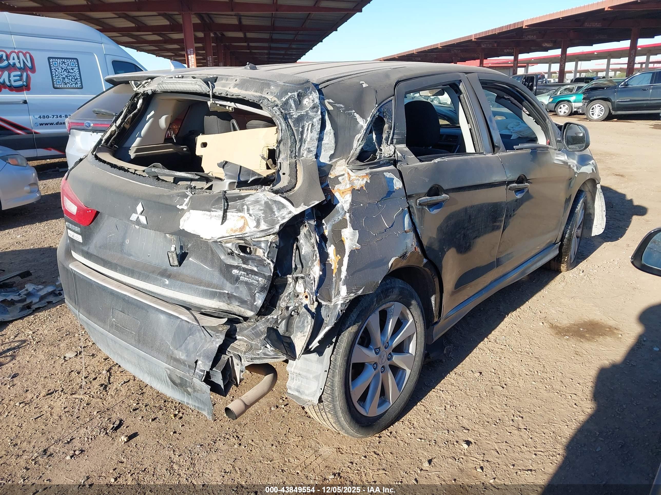 MITSUBISHI OUTLANDER image 4