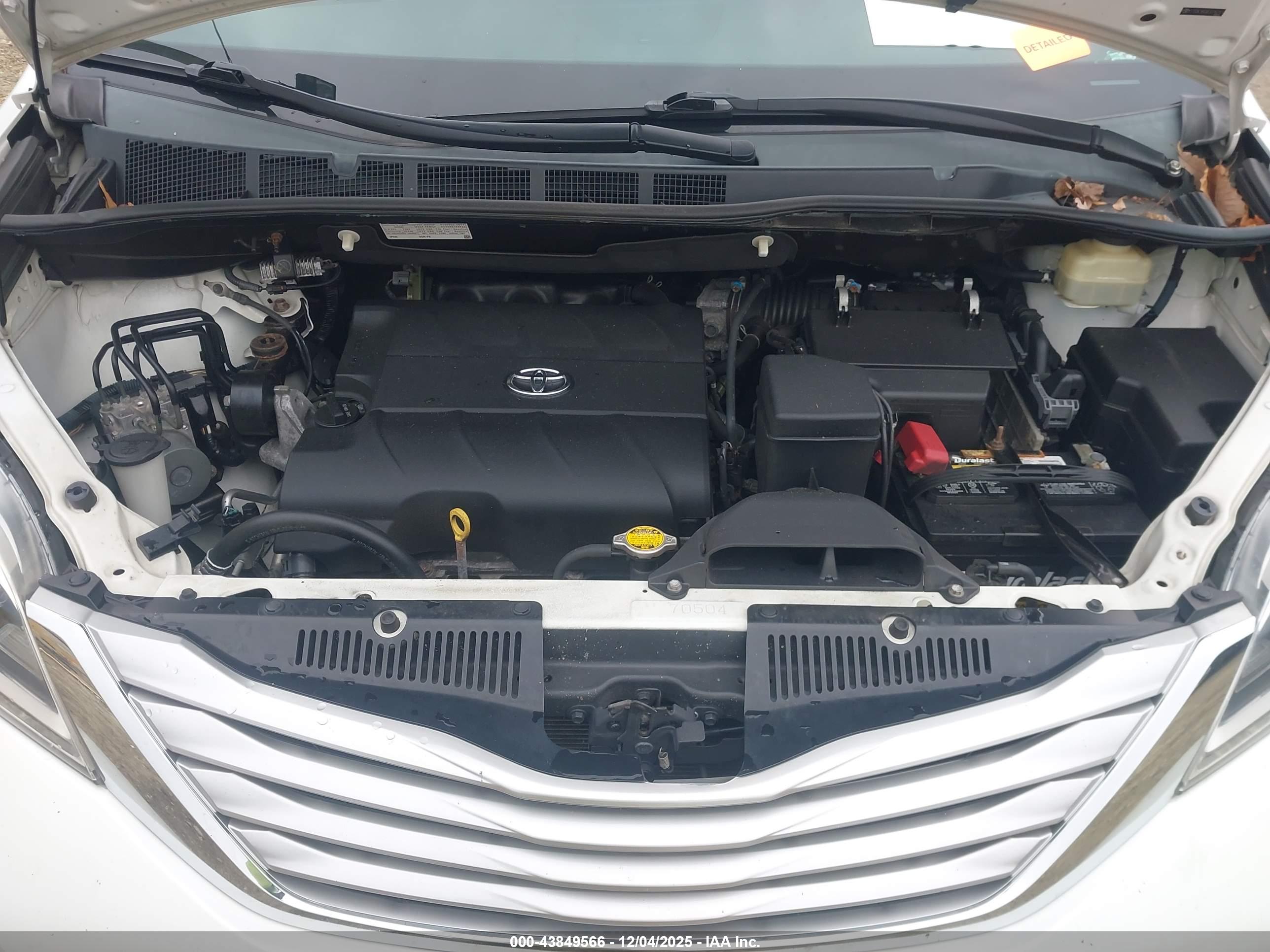 TOYOTA SIENNA image 10