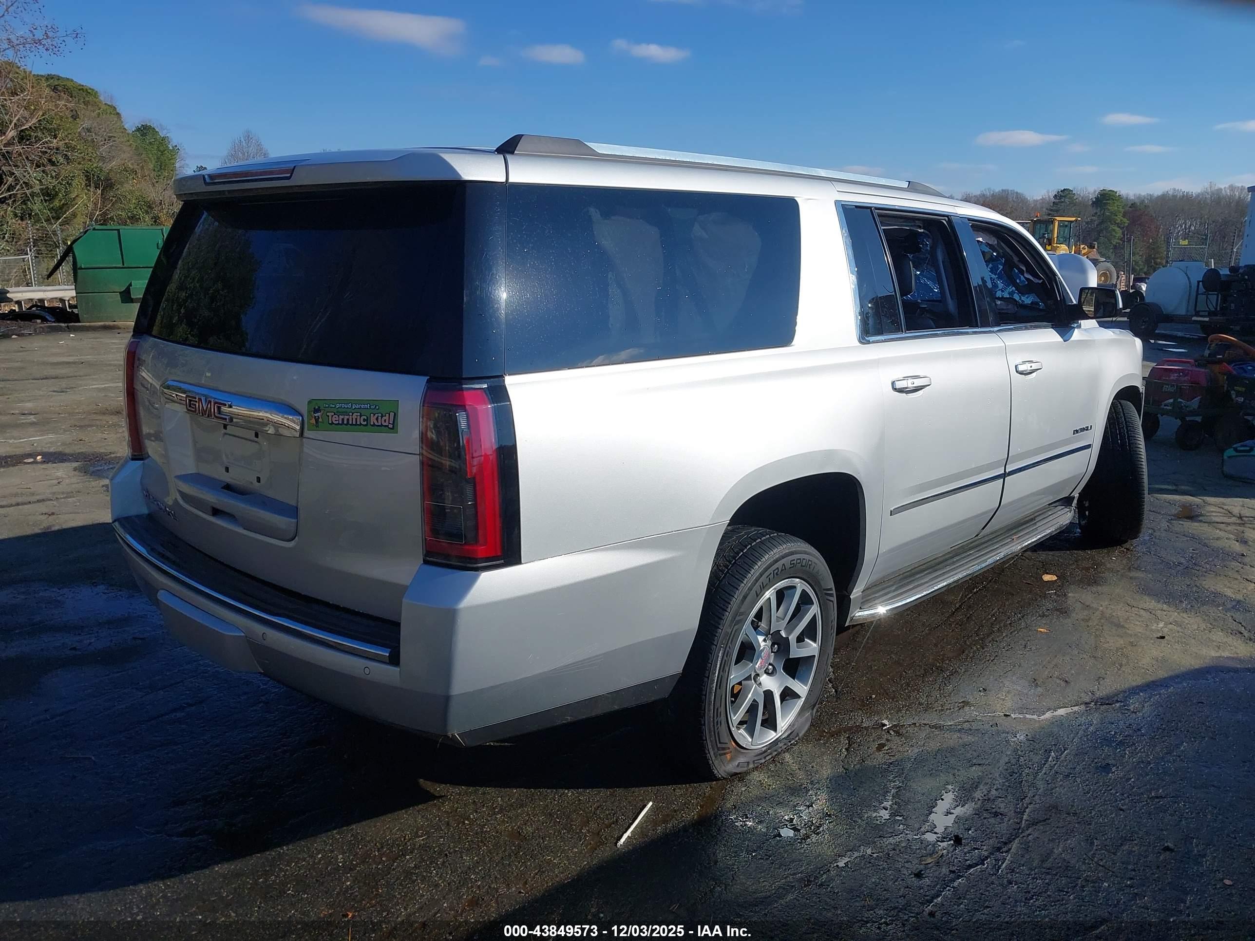 GMC YUKON image 4