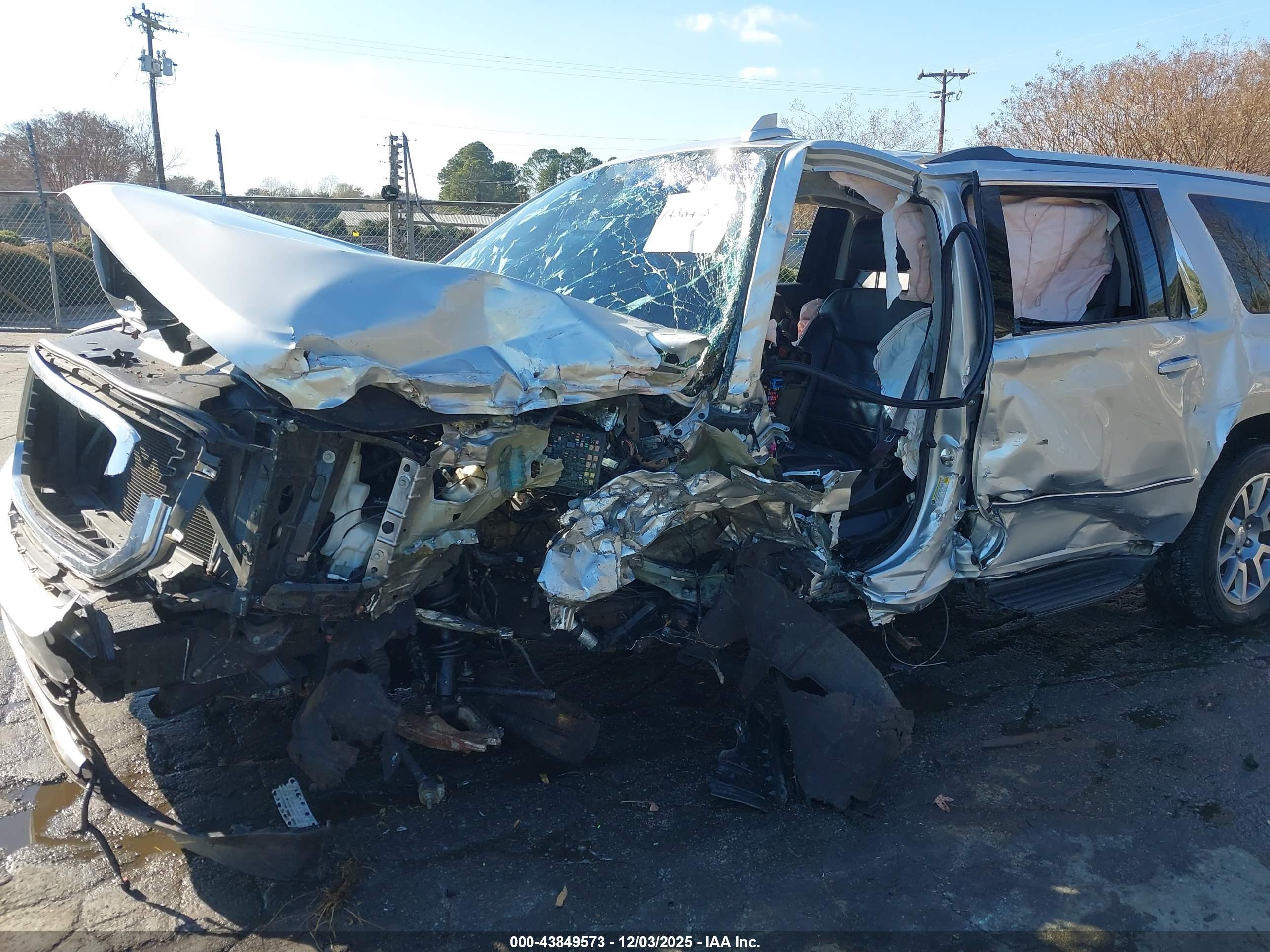GMC YUKON image 6