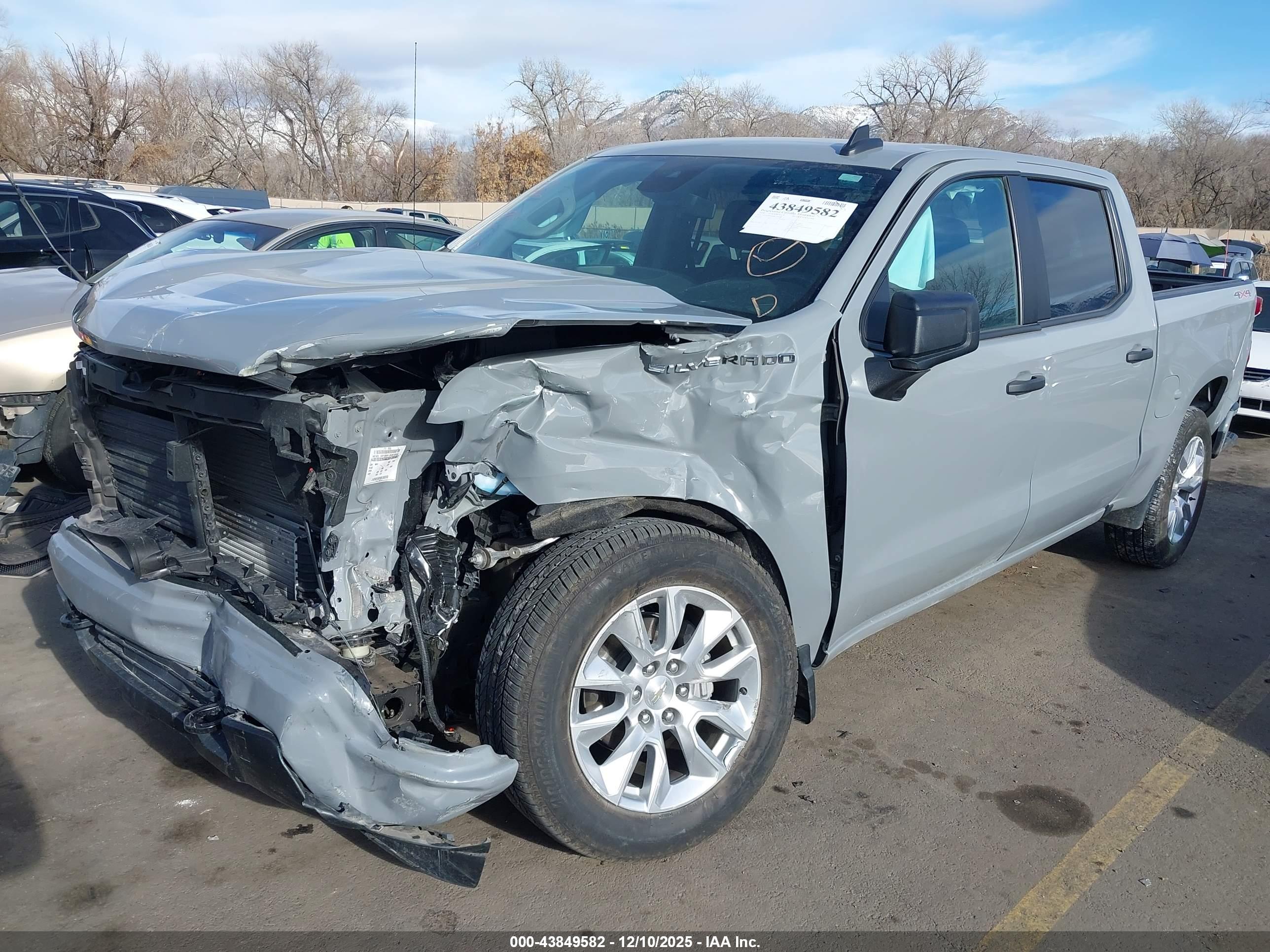 CHEVROLET SILVERADO image 2
