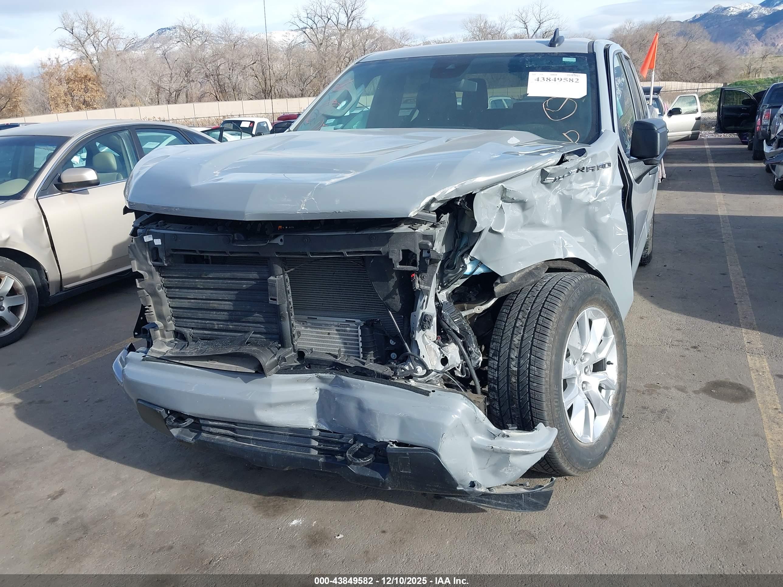 CHEVROLET SILVERADO image 6
