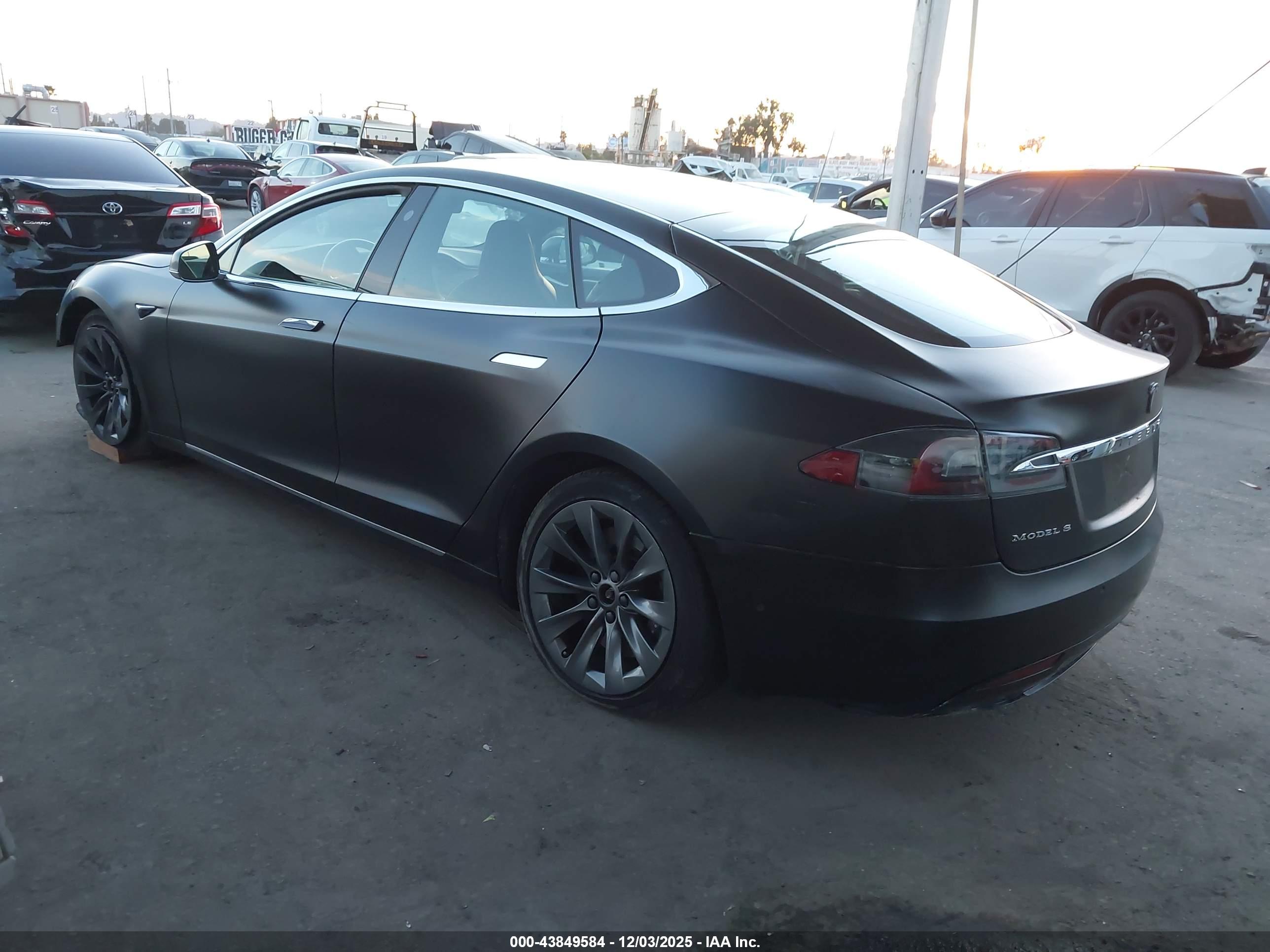 TESLA MODEL image 3