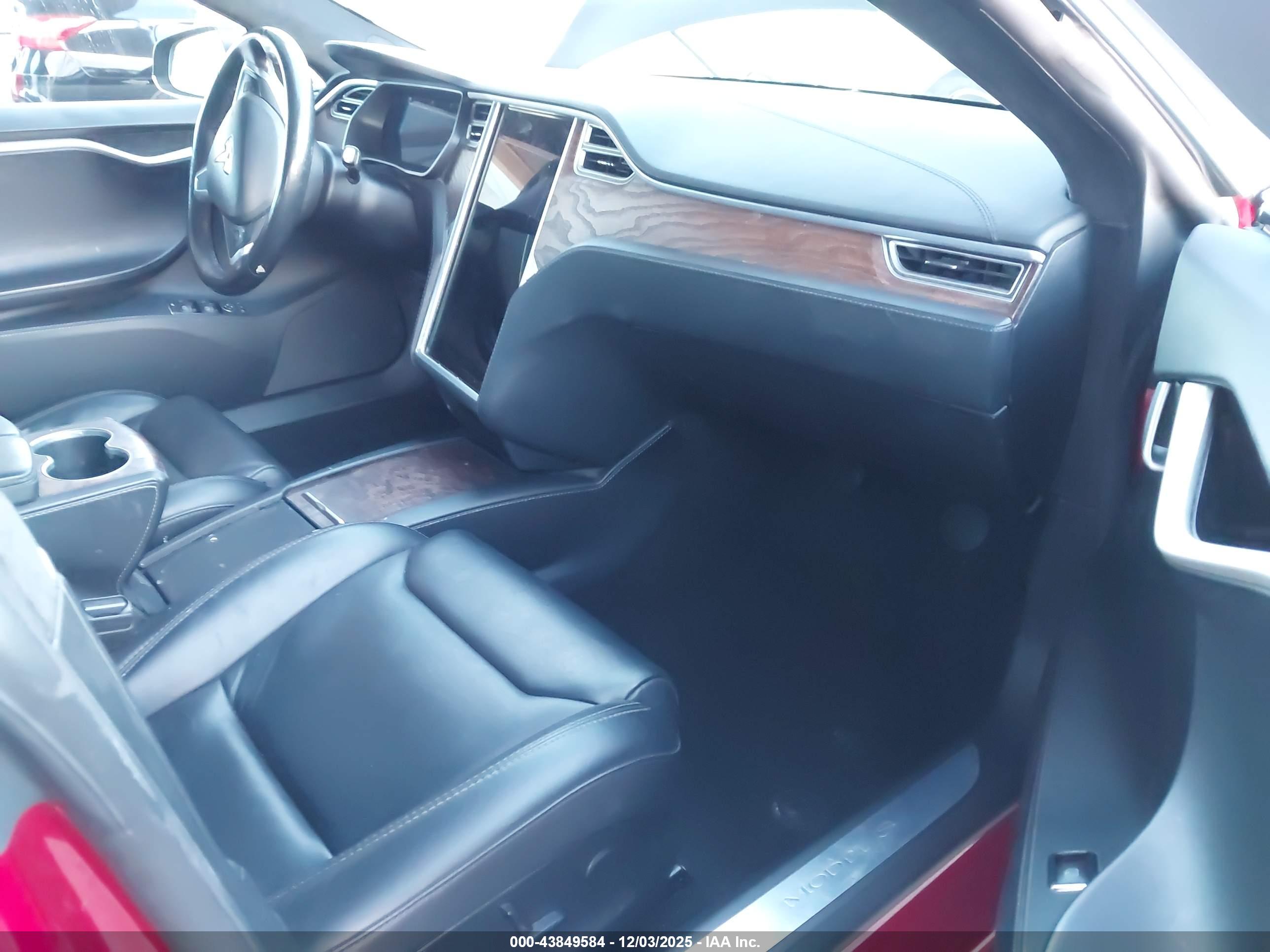 TESLA MODEL image 5