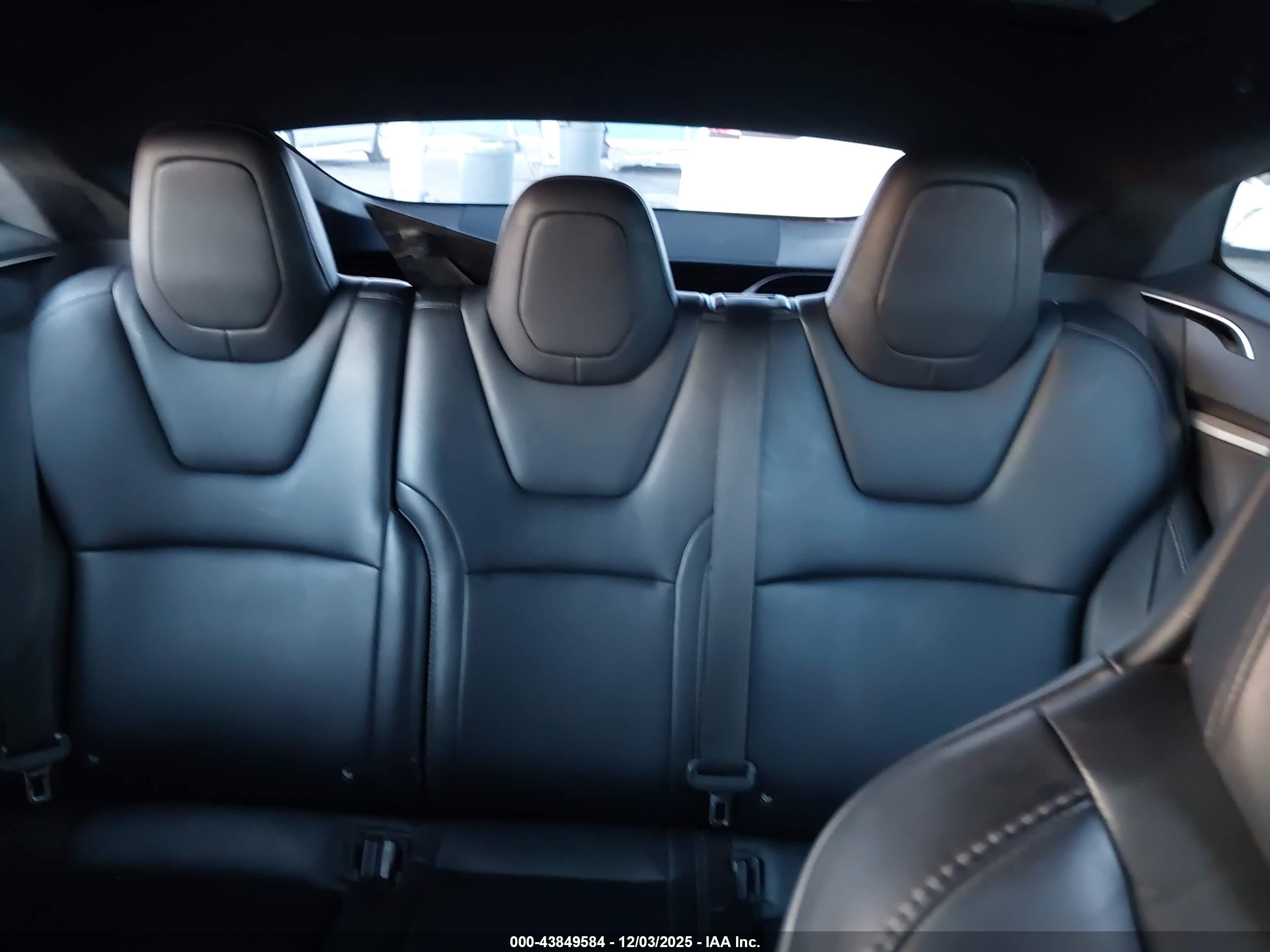TESLA MODEL image 8
