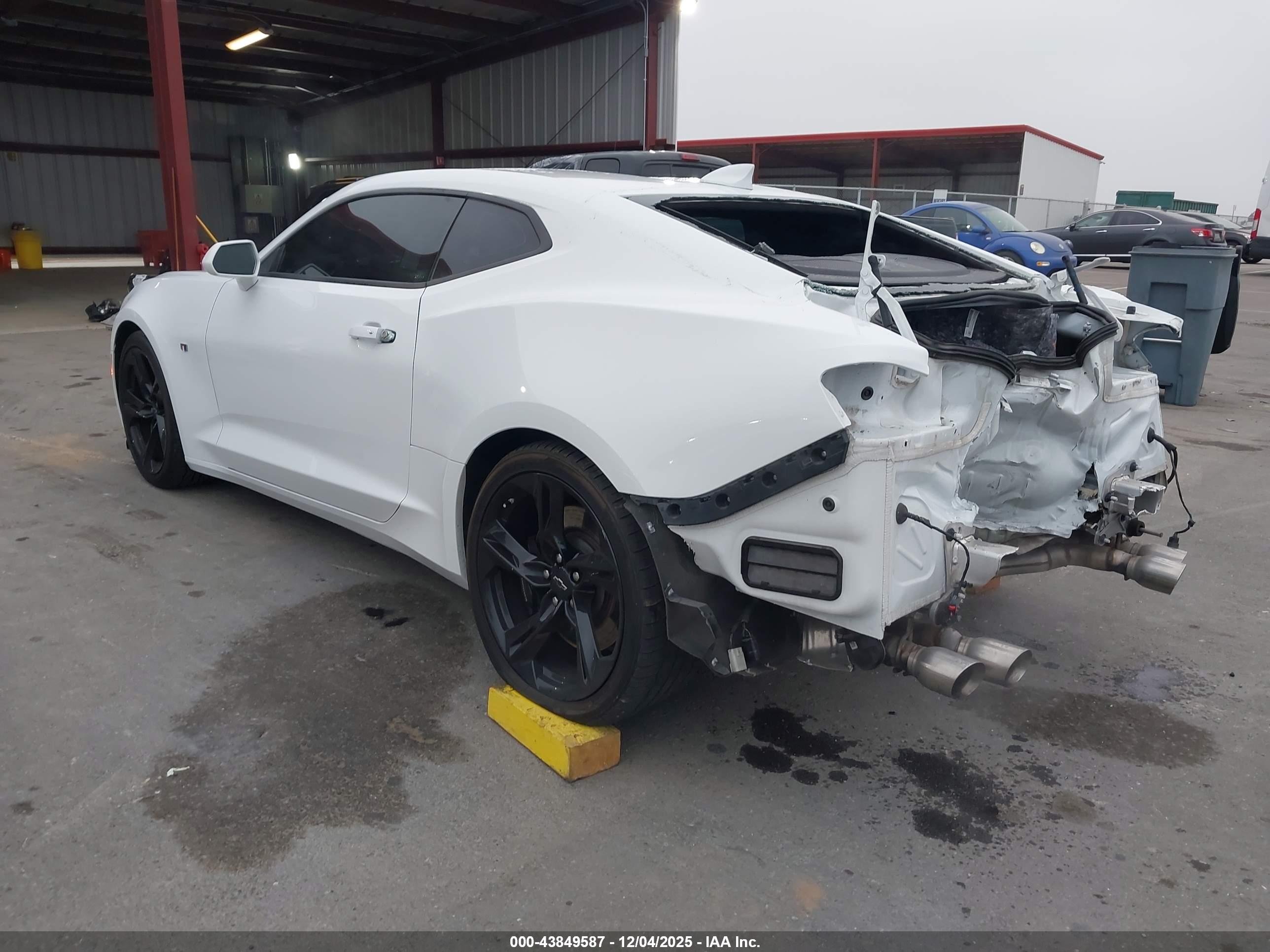 CHEVROLET CAMARO image 3