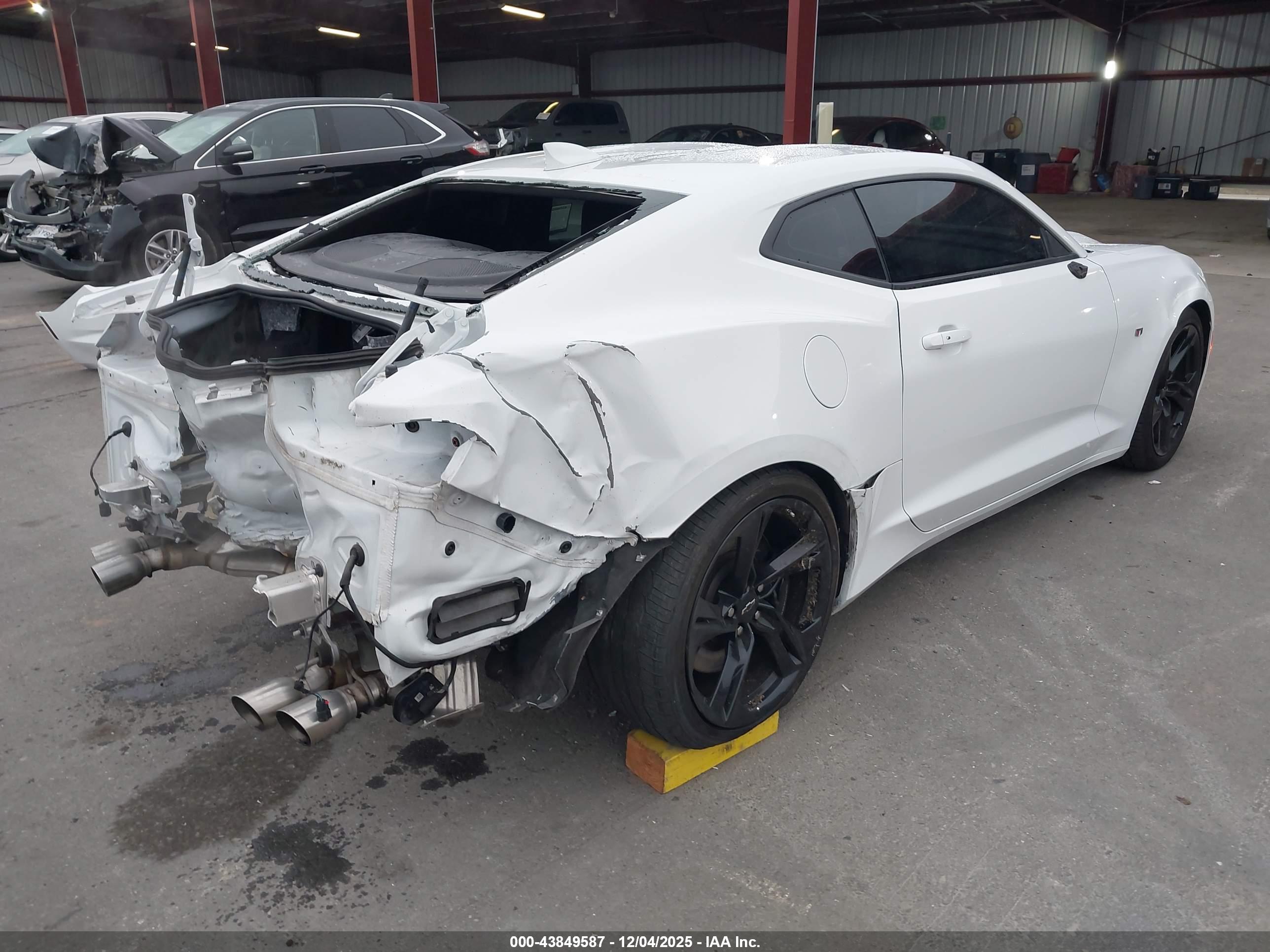 CHEVROLET CAMARO image 4