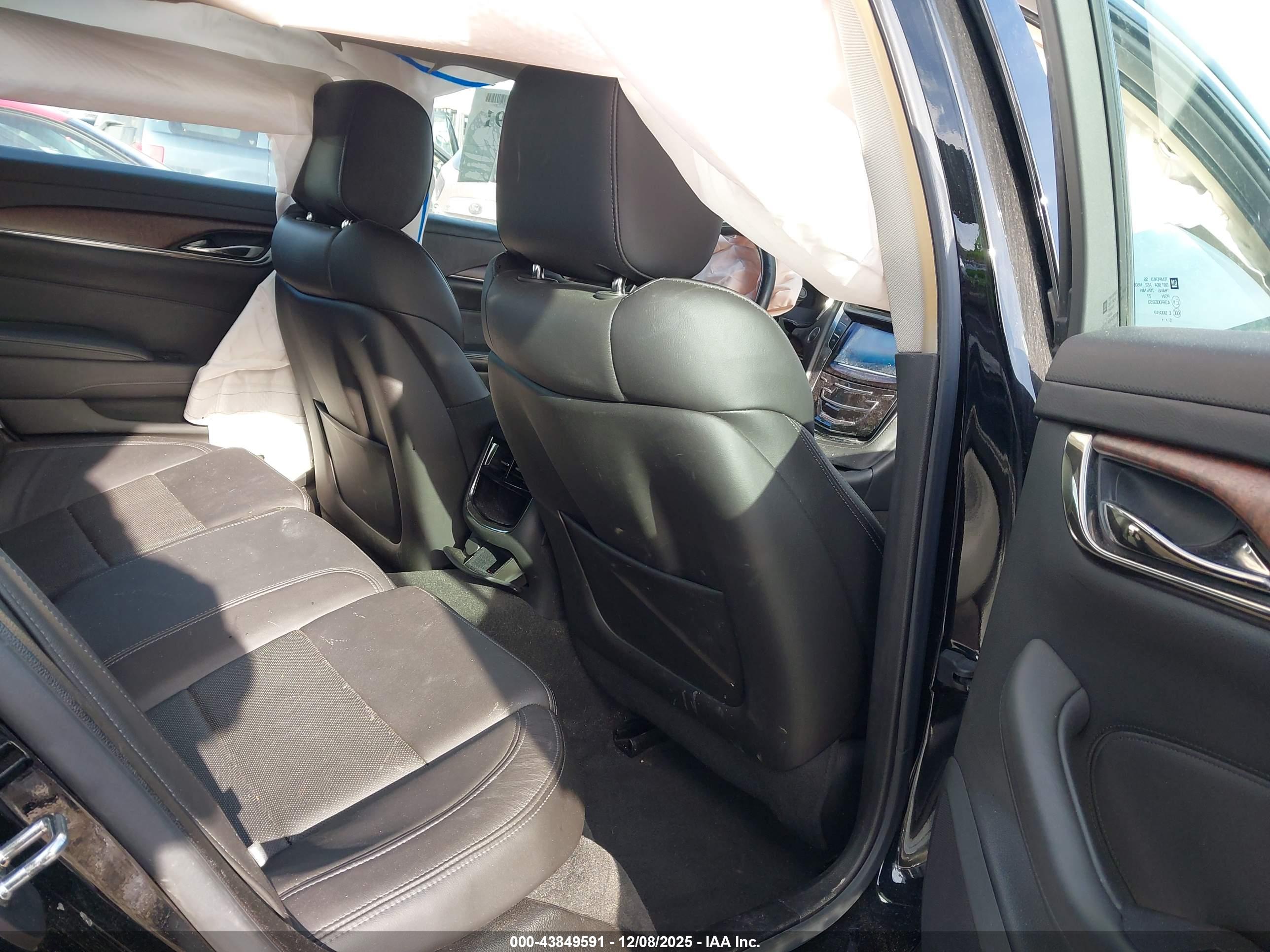CADILLAC CTS image 8