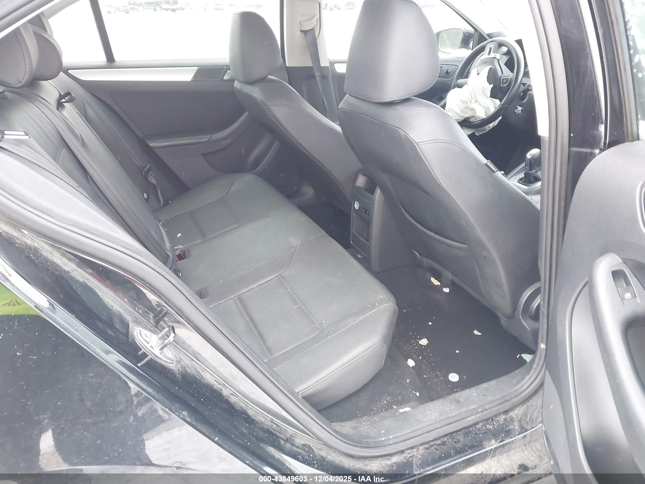 VOLKSWAGEN JETTA image 8