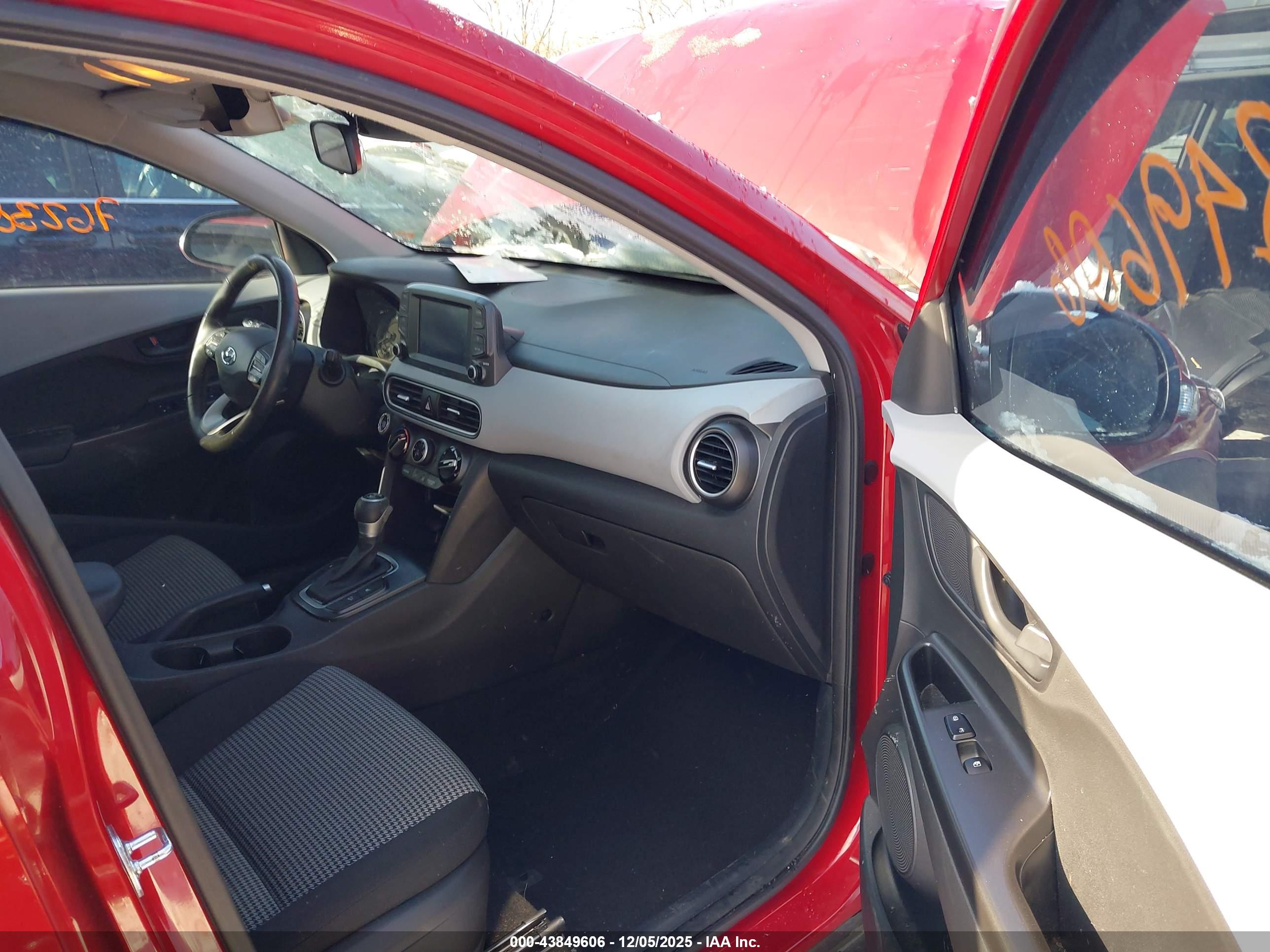HYUNDAI KONA image 5