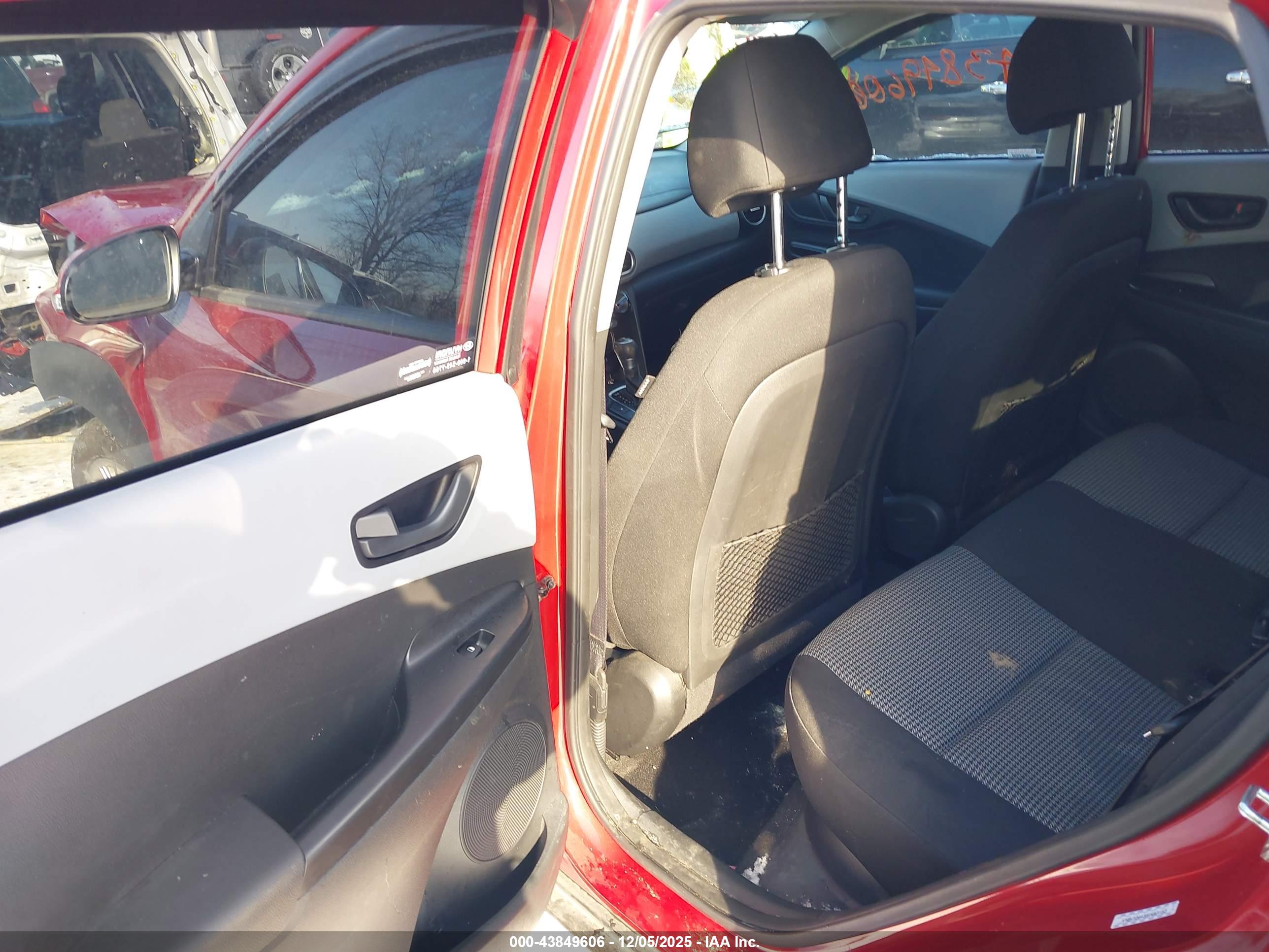 HYUNDAI KONA image 8