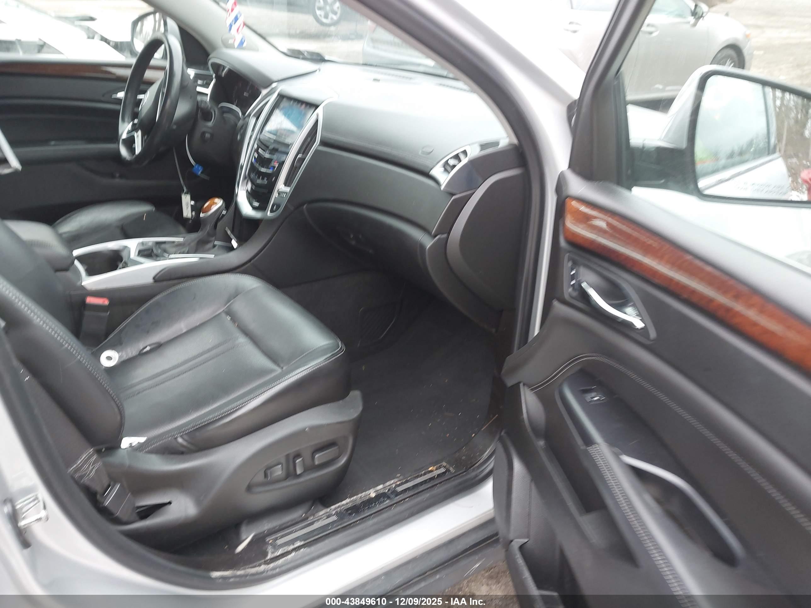 CADILLAC SRX image 5