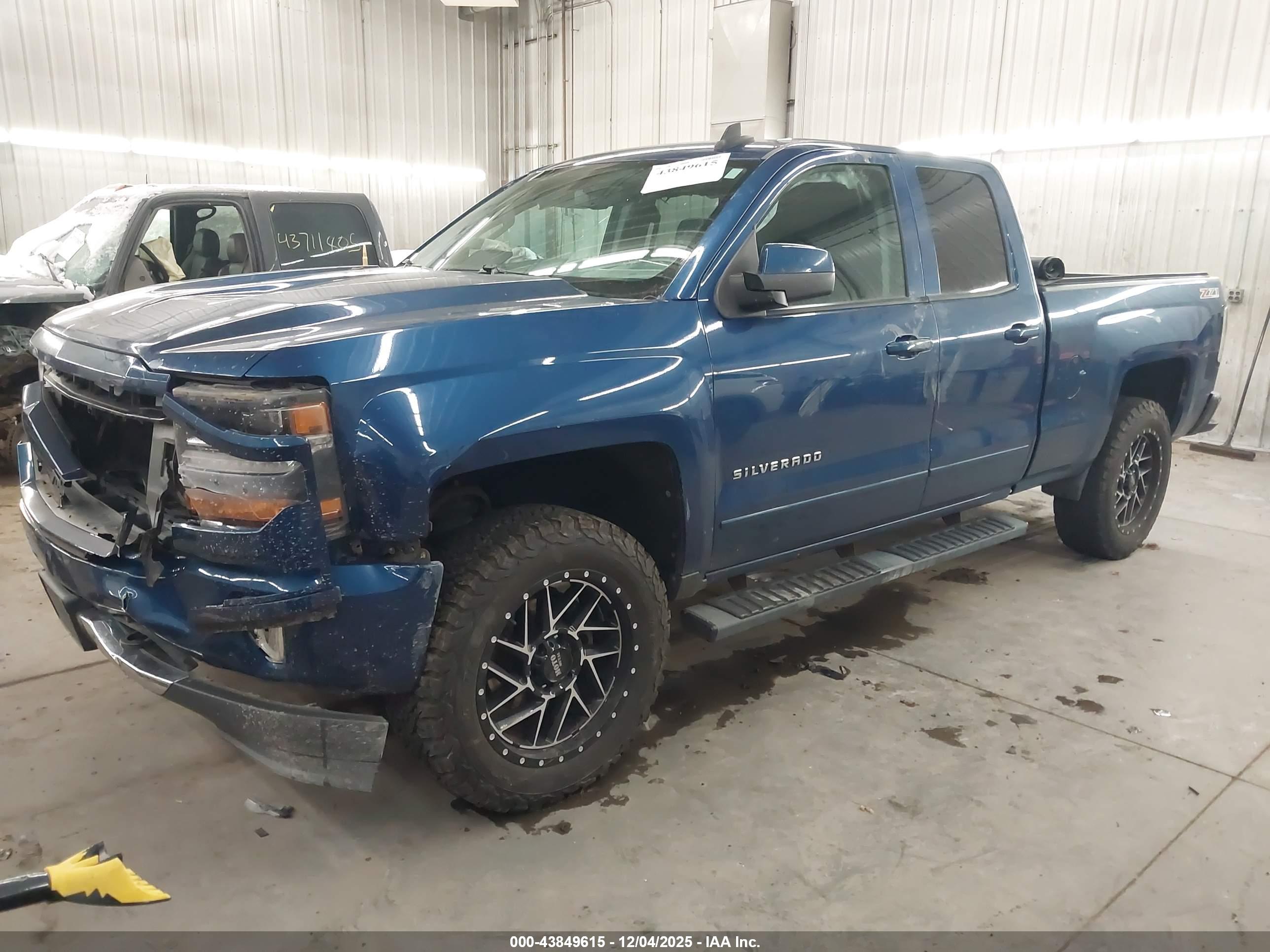 CHEVROLET SILVERADO image 2