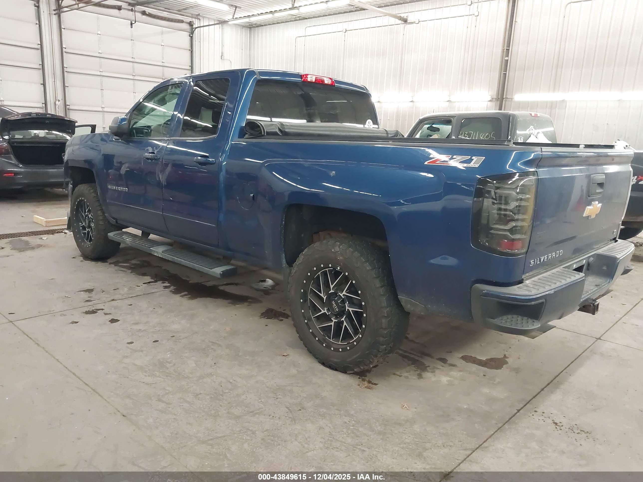 CHEVROLET SILVERADO image 3