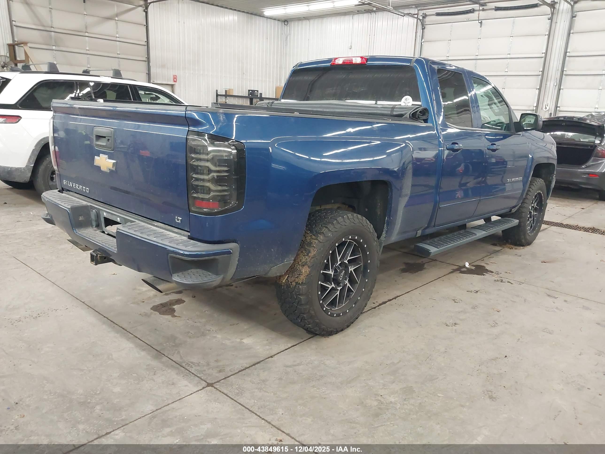 CHEVROLET SILVERADO image 4