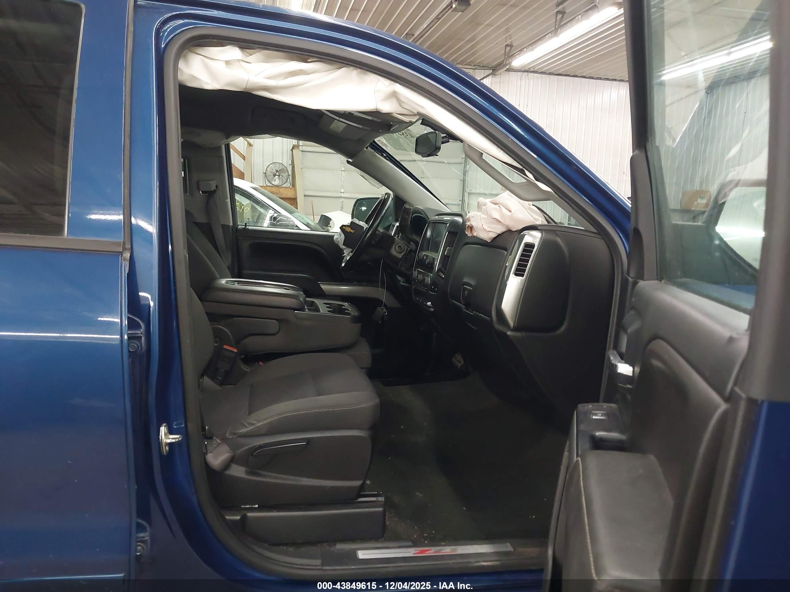 CHEVROLET SILVERADO image 5