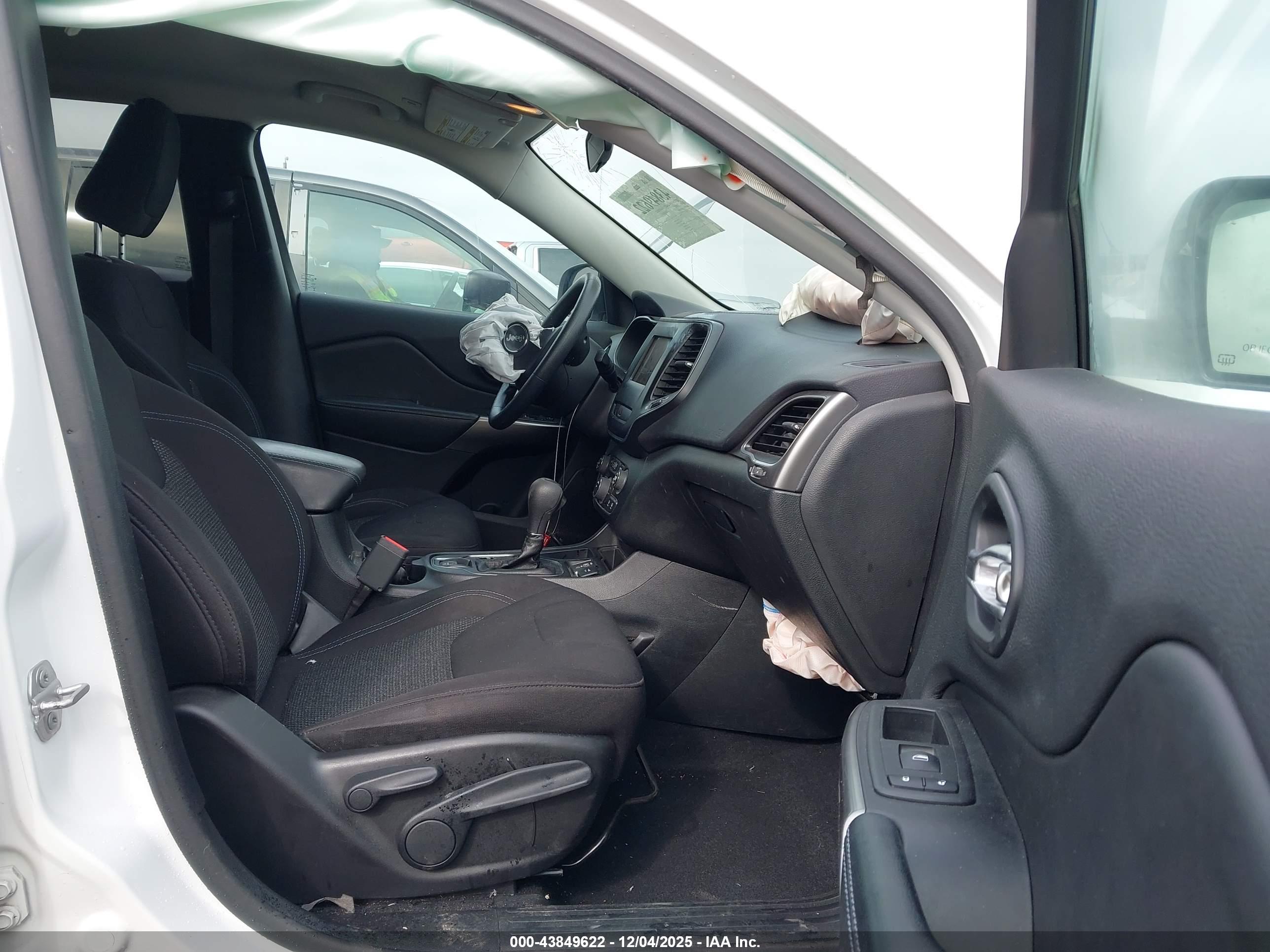 JEEP CHEROKEE image 5