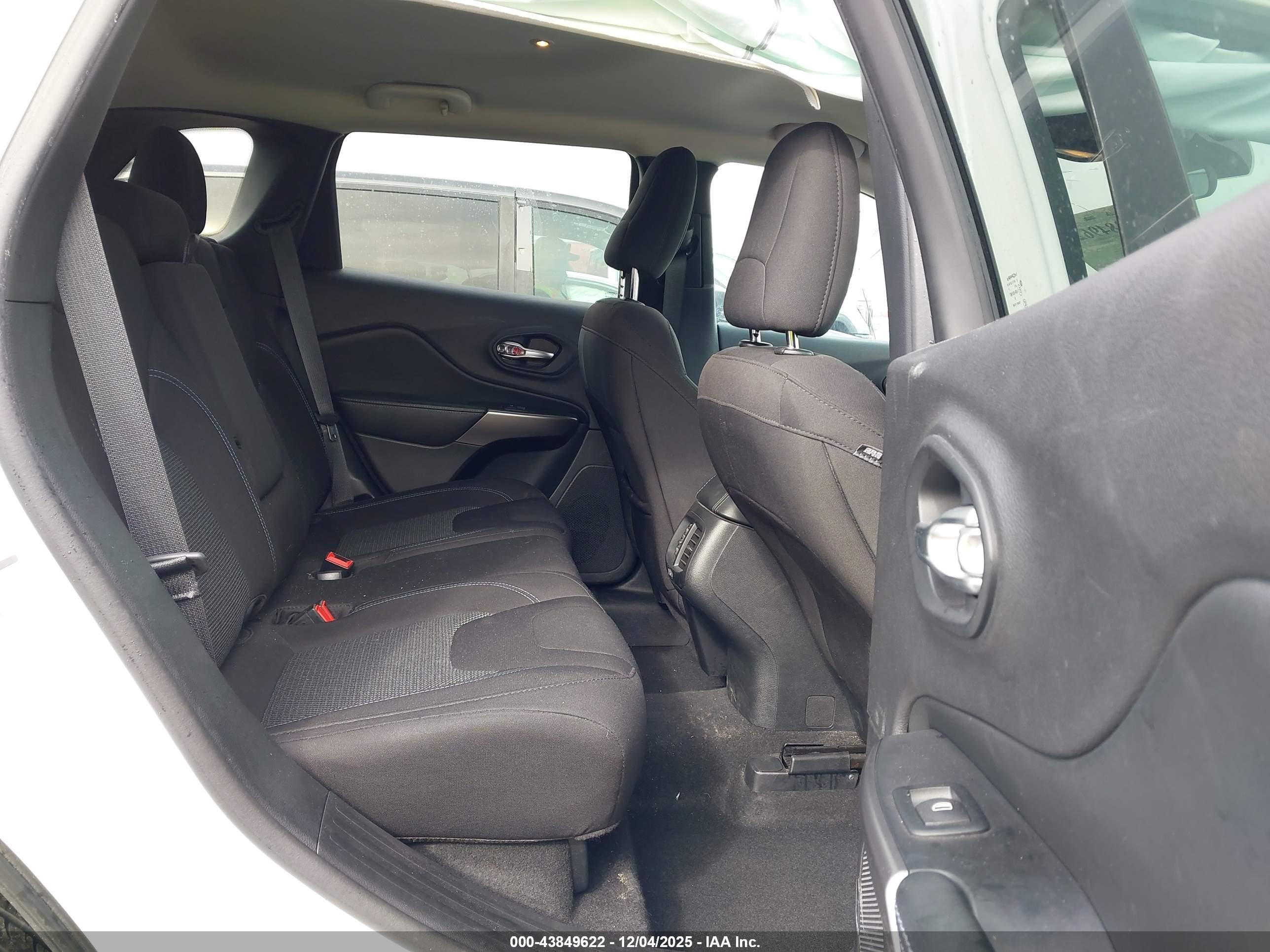 JEEP CHEROKEE image 8