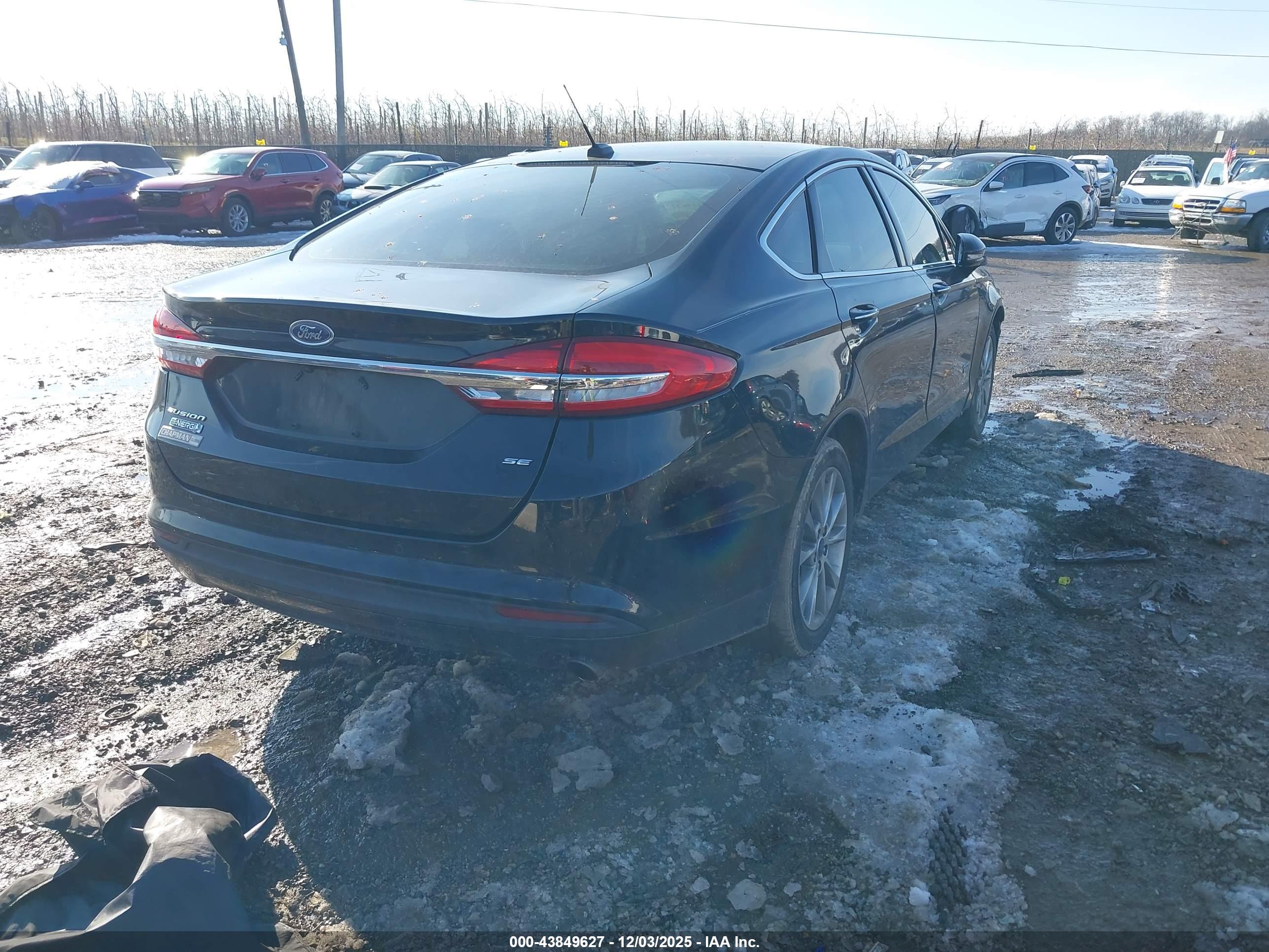 FORD FUSION image 4
