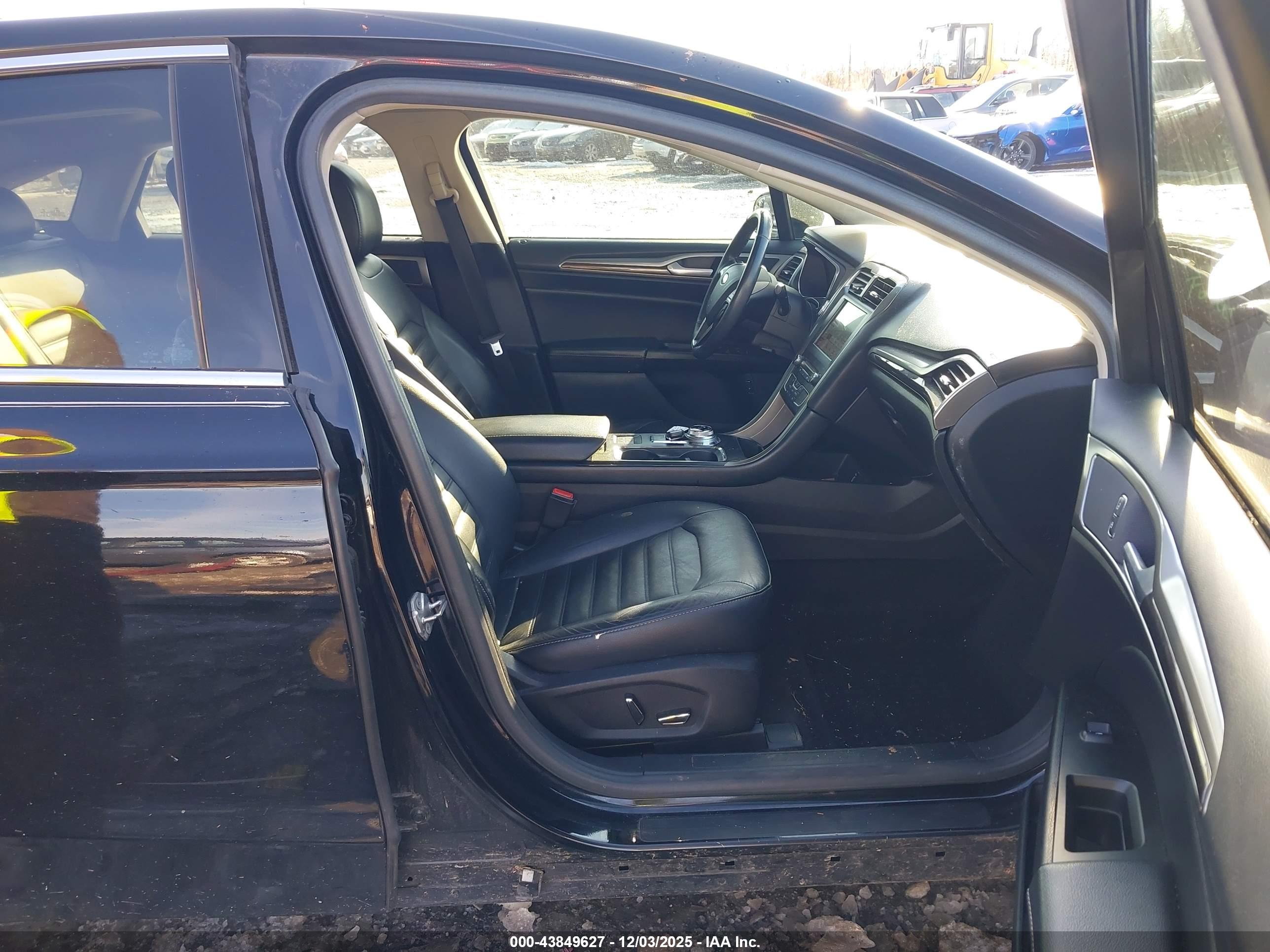 FORD FUSION image 5