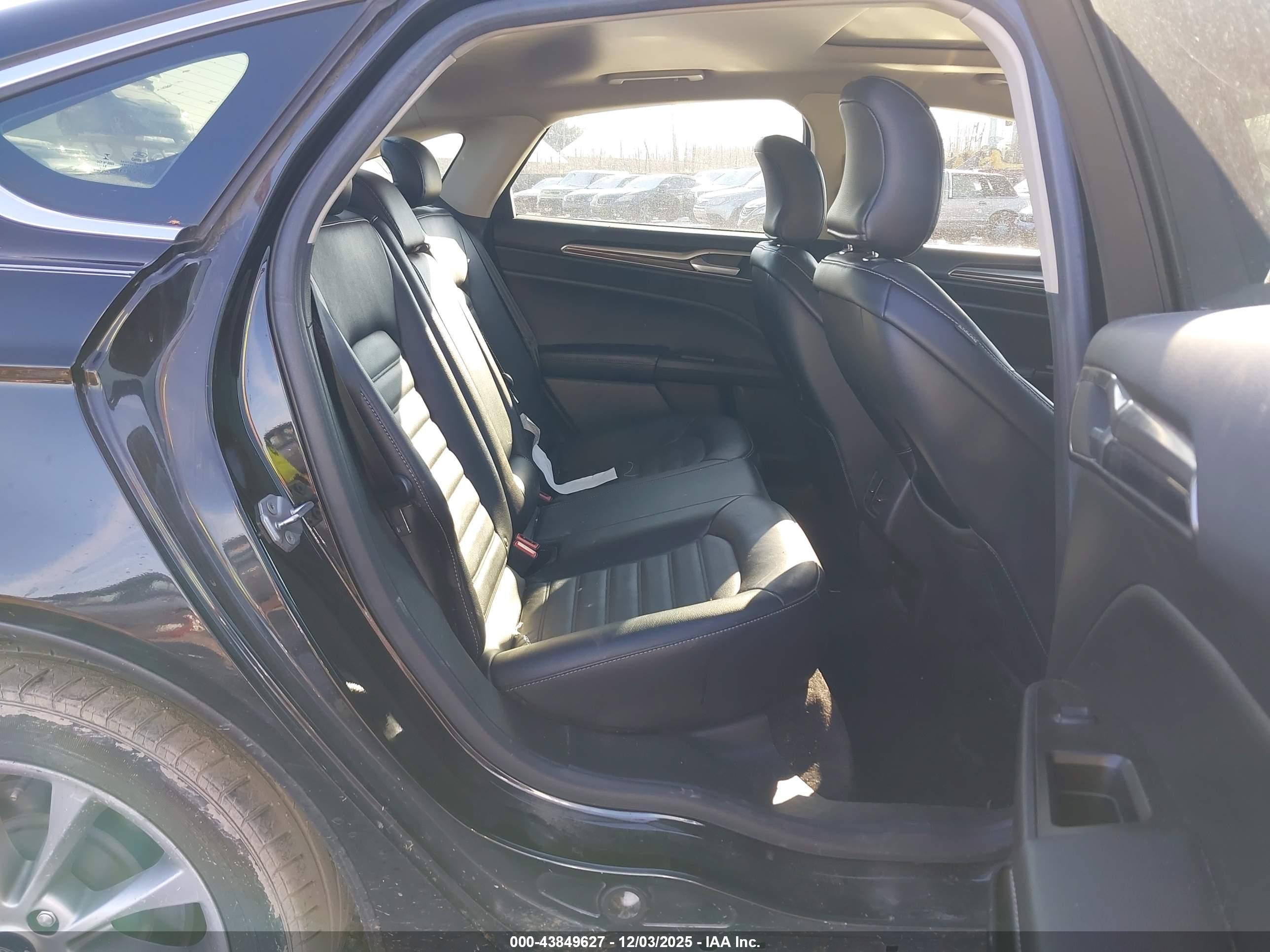 FORD FUSION image 8