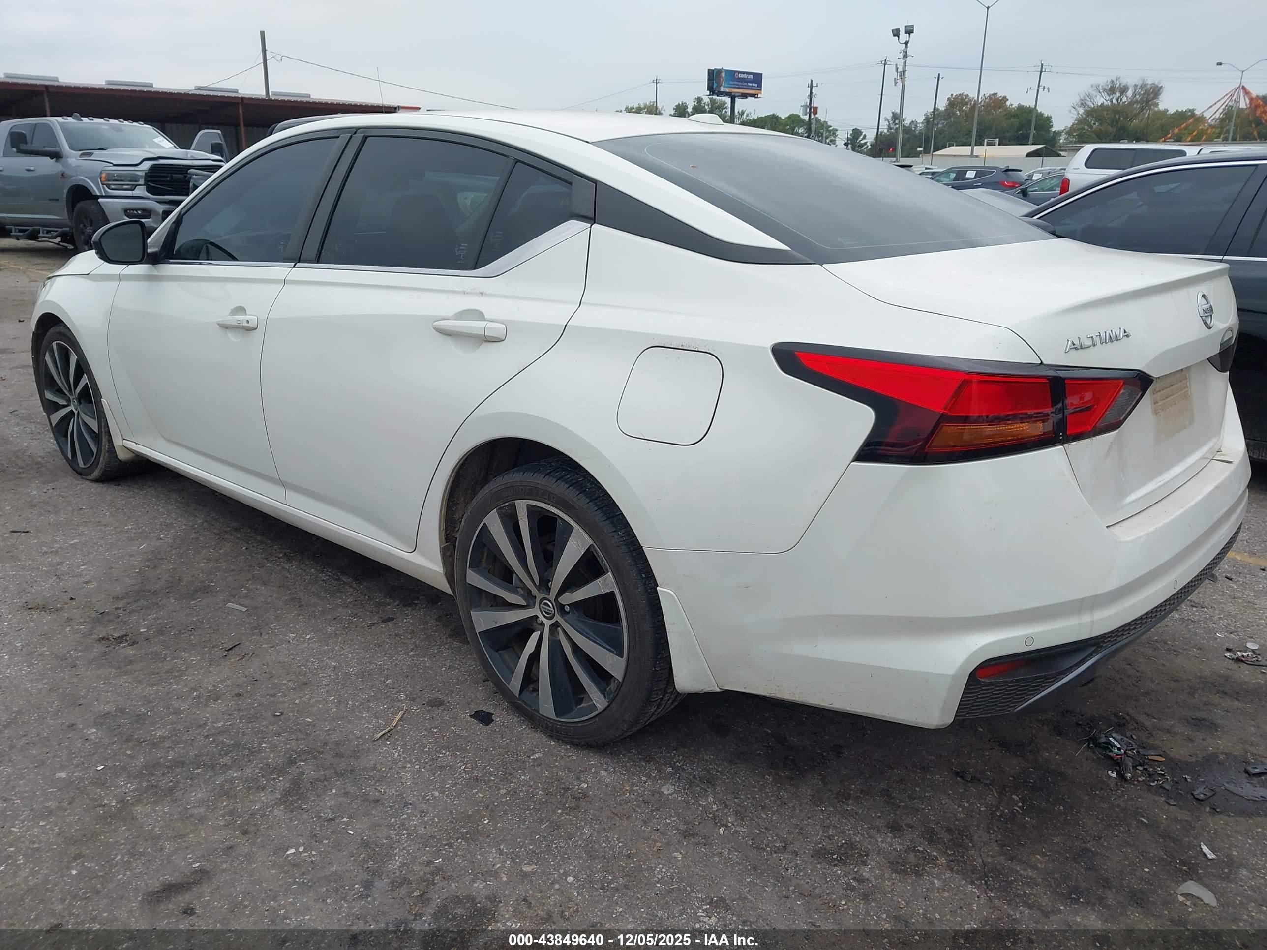 NISSAN ALTIMA image 3