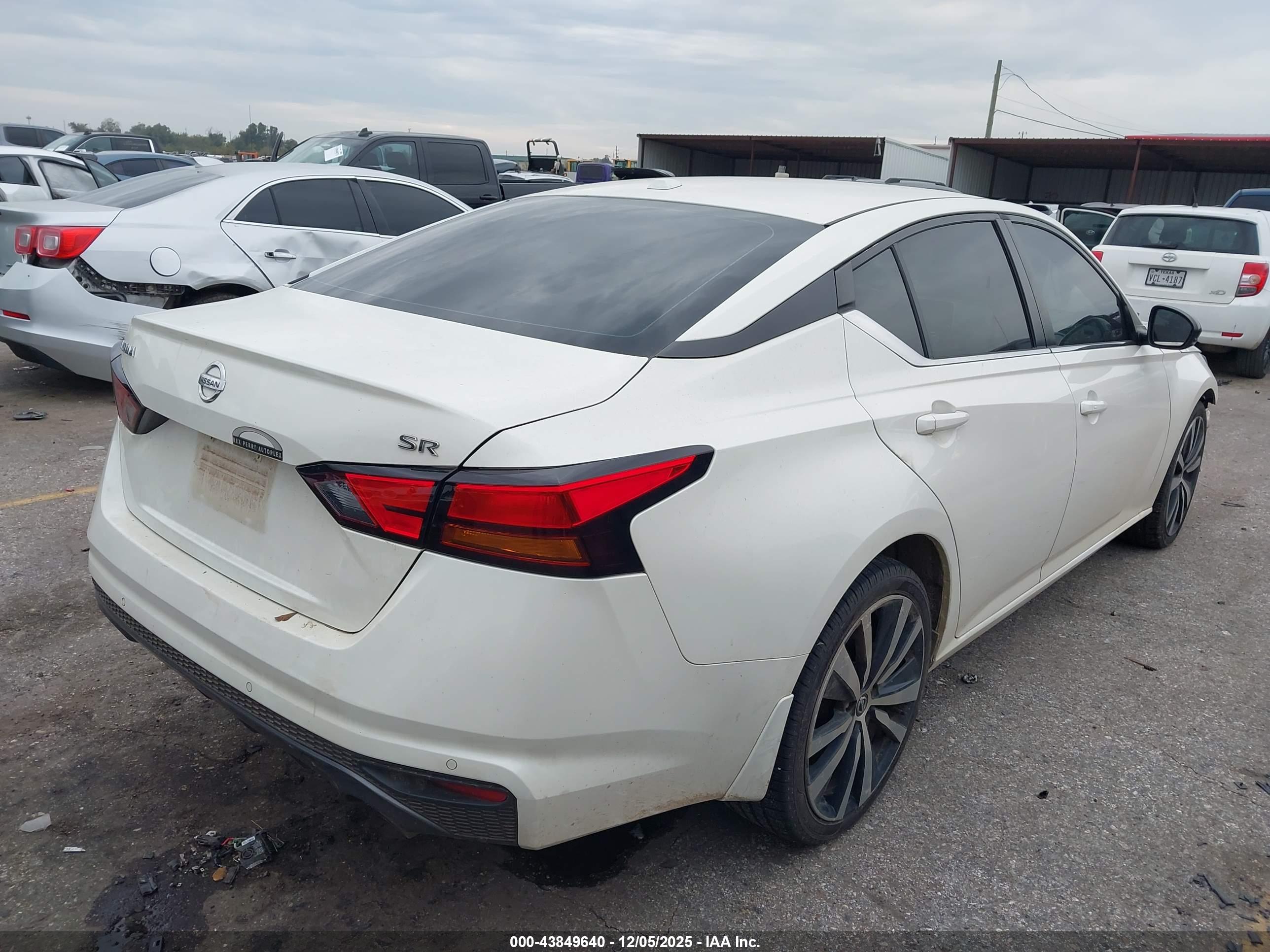 NISSAN ALTIMA image 4