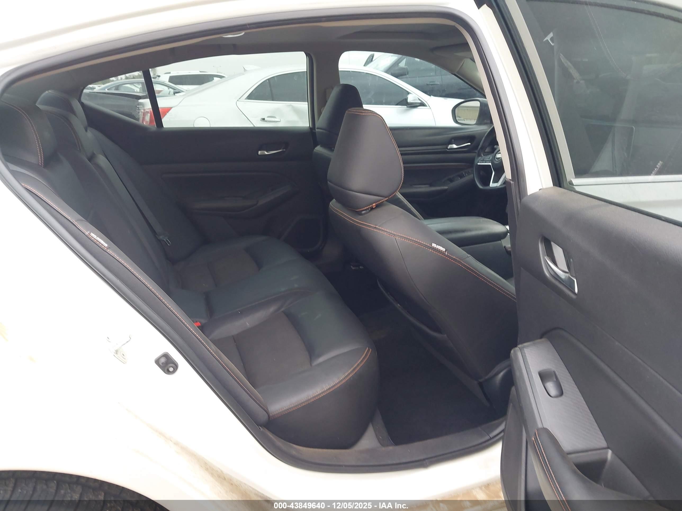 NISSAN ALTIMA image 8