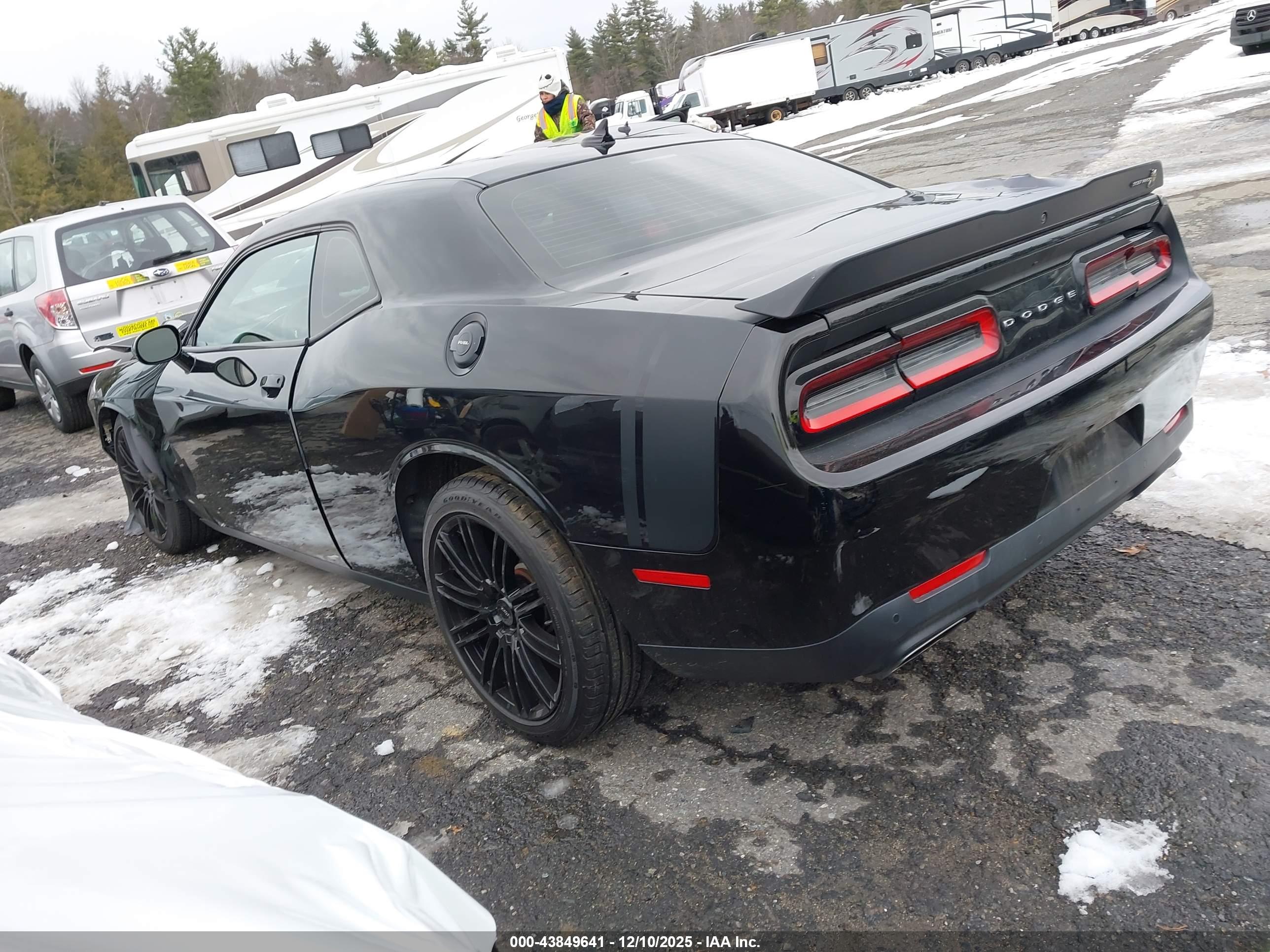 DODGE CHALLENGER image 3