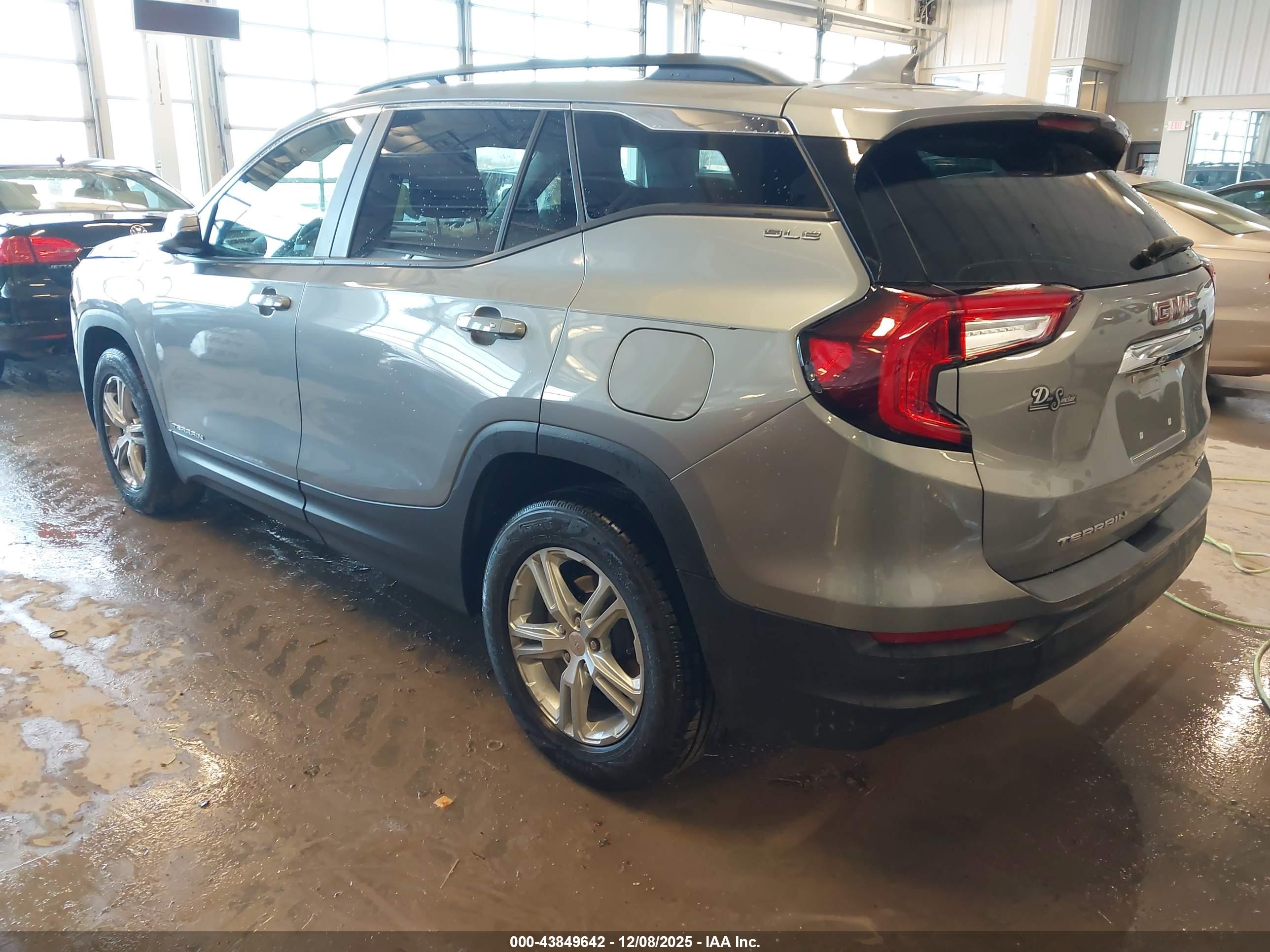 GMC TERRAIN image 3
