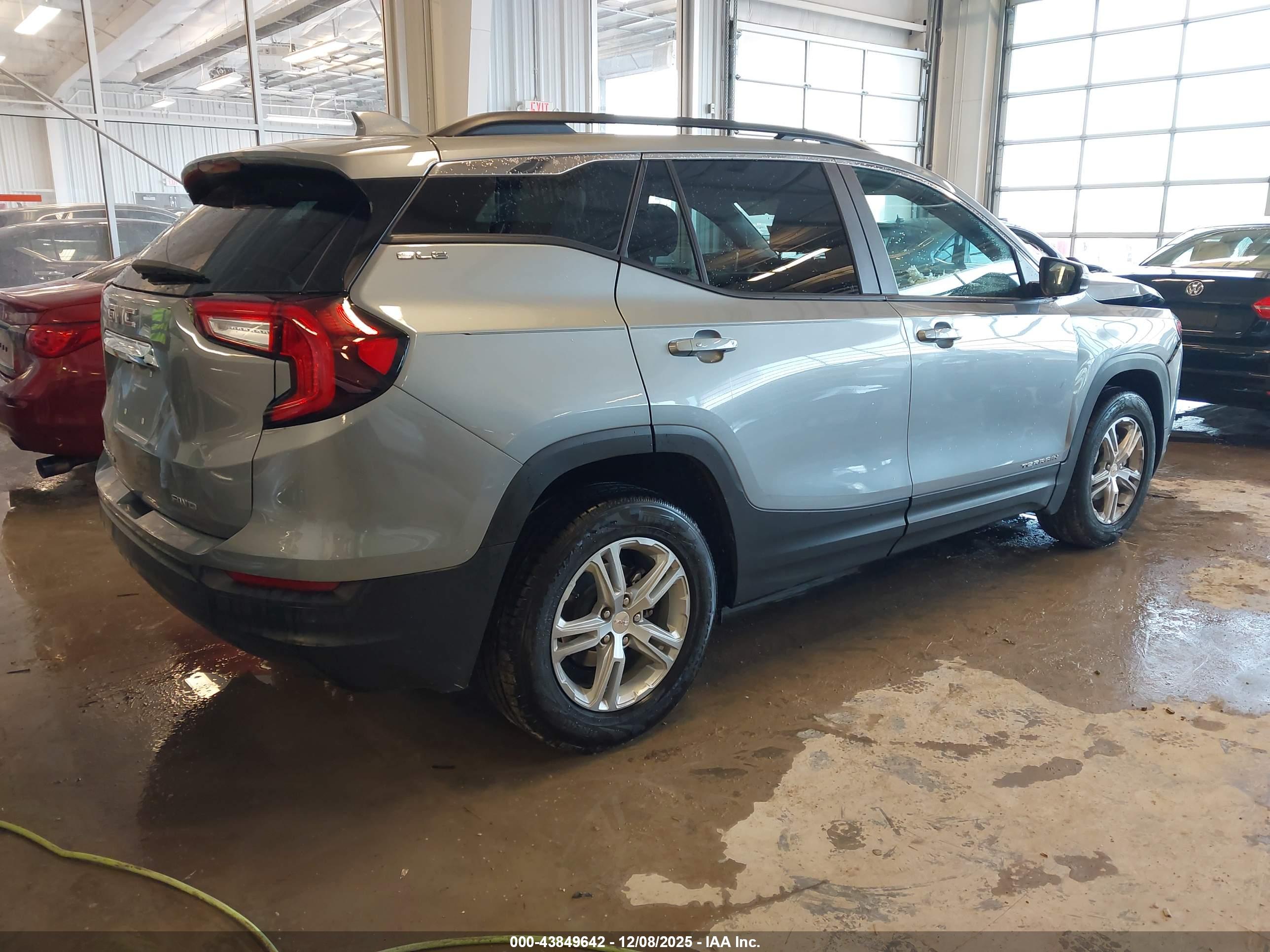 GMC TERRAIN image 4