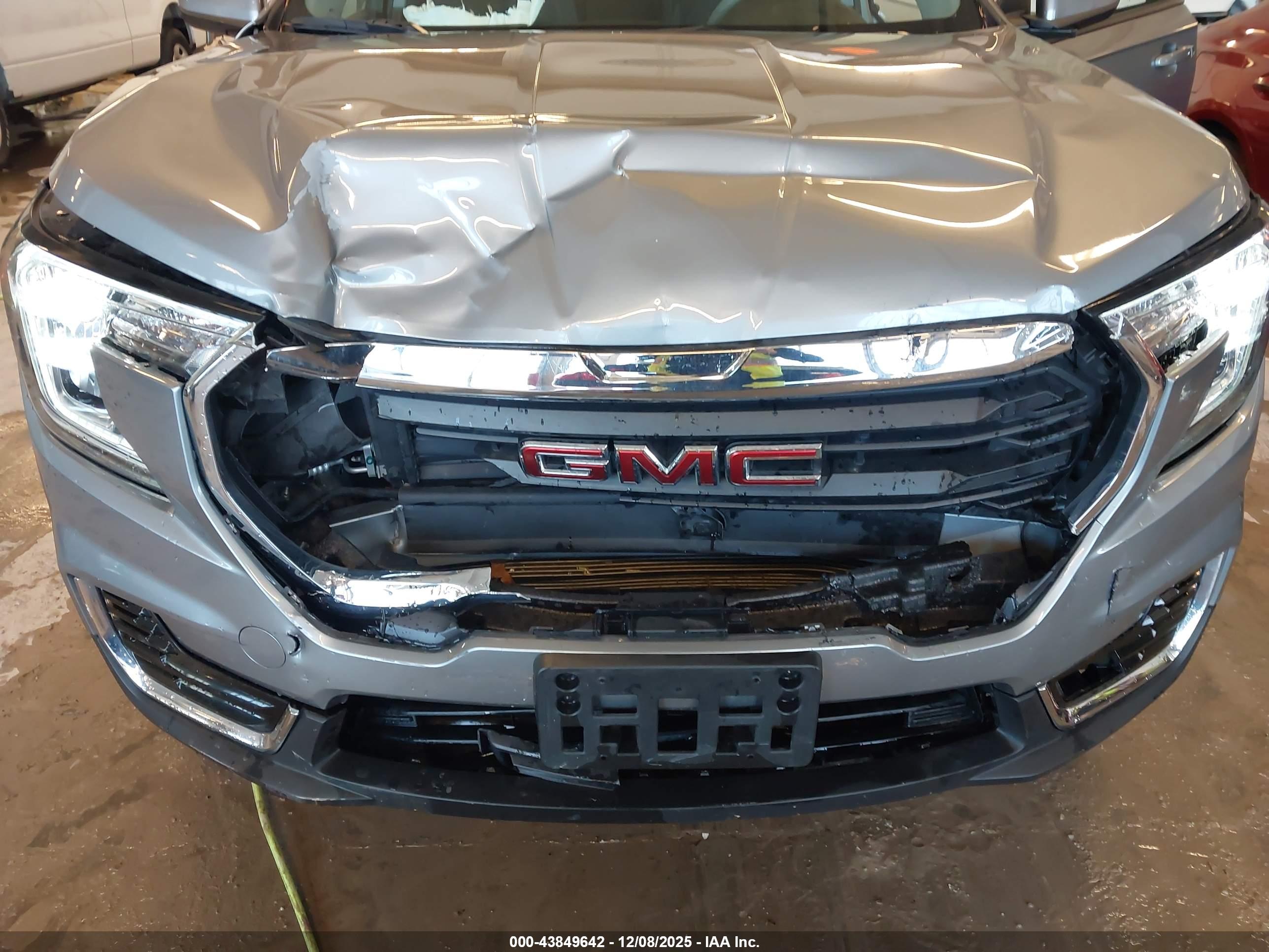 GMC TERRAIN image 6