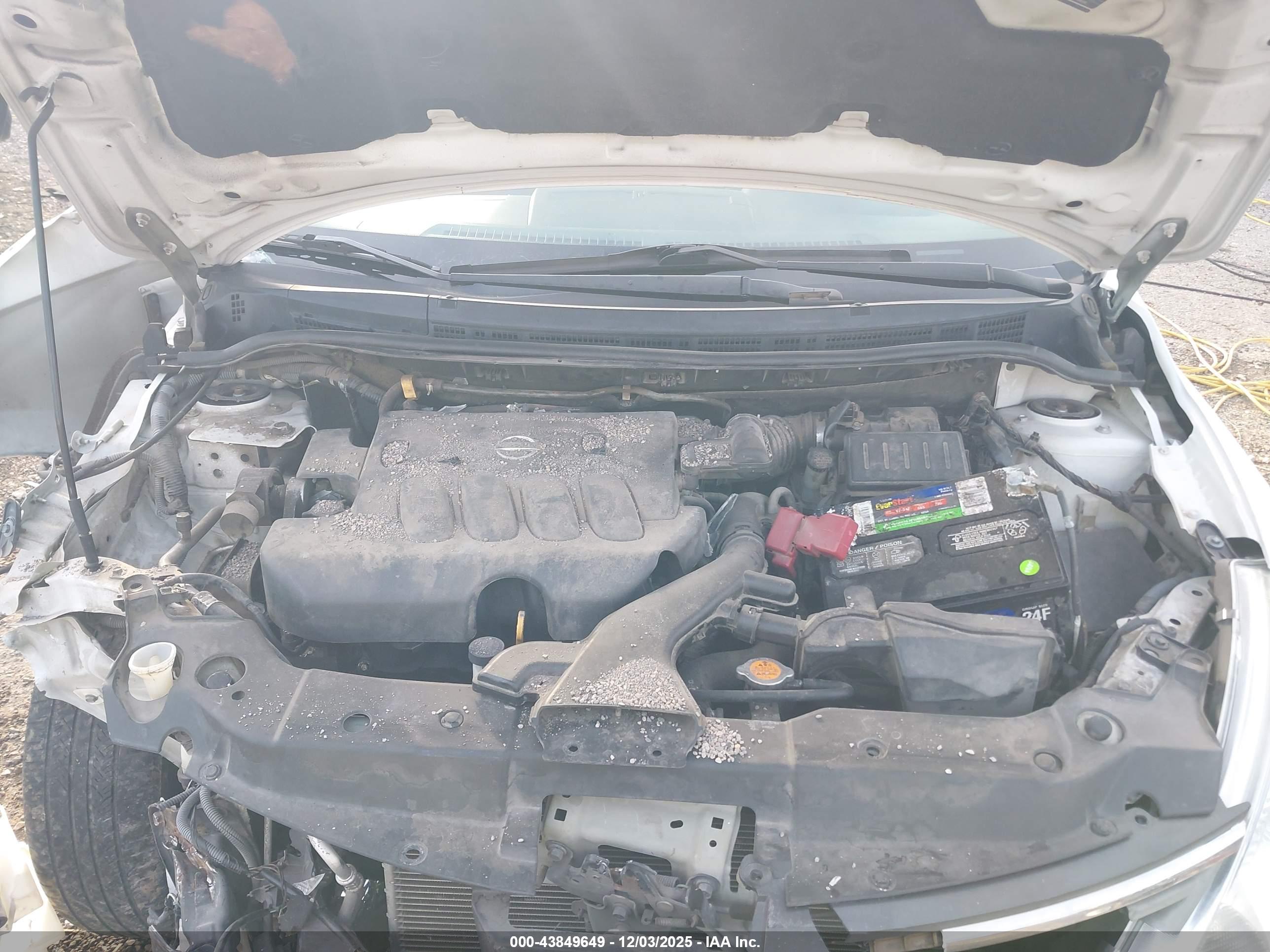 NISSAN VERSA image 10