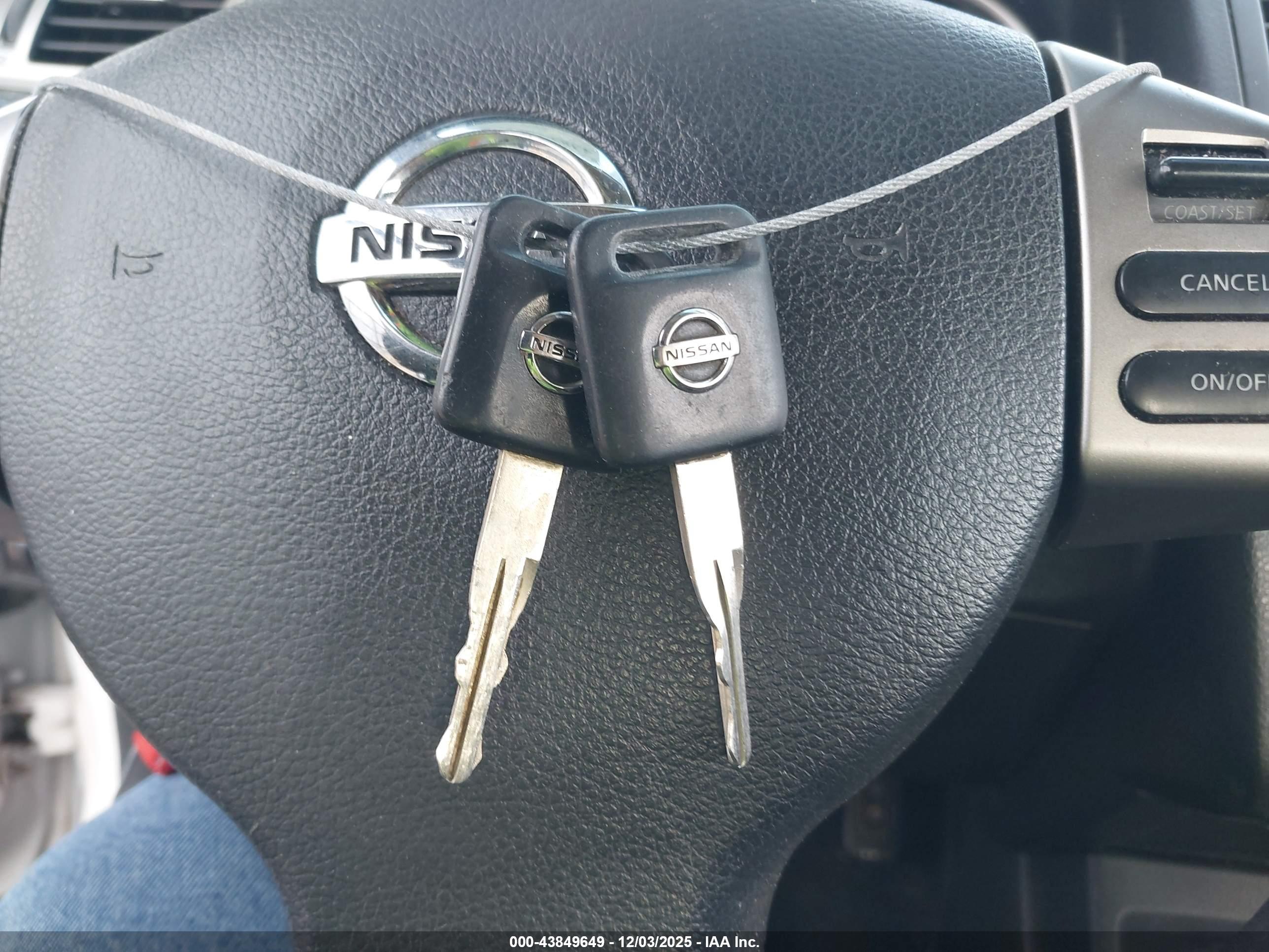NISSAN VERSA image 11