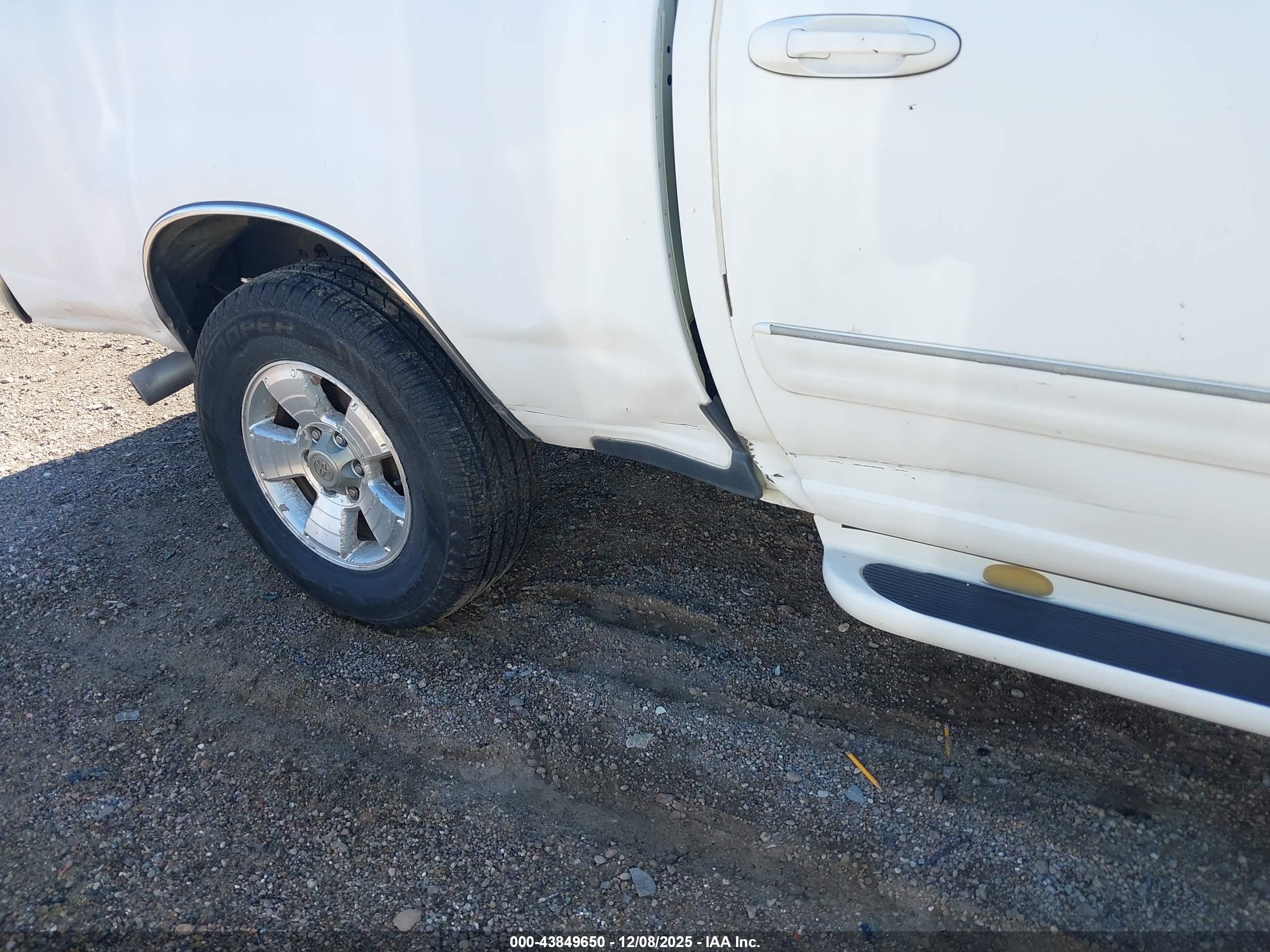 TOYOTA TUNDRA image 6