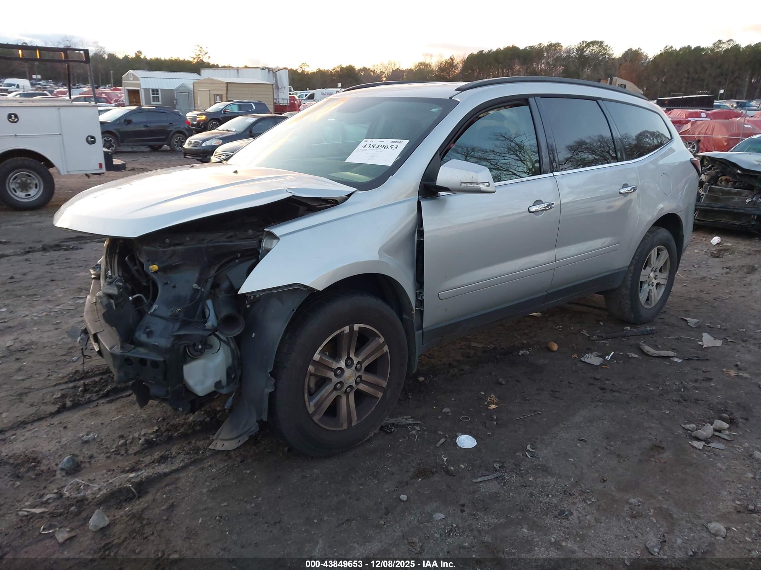 CHEVROLET TRAVERSE image 2