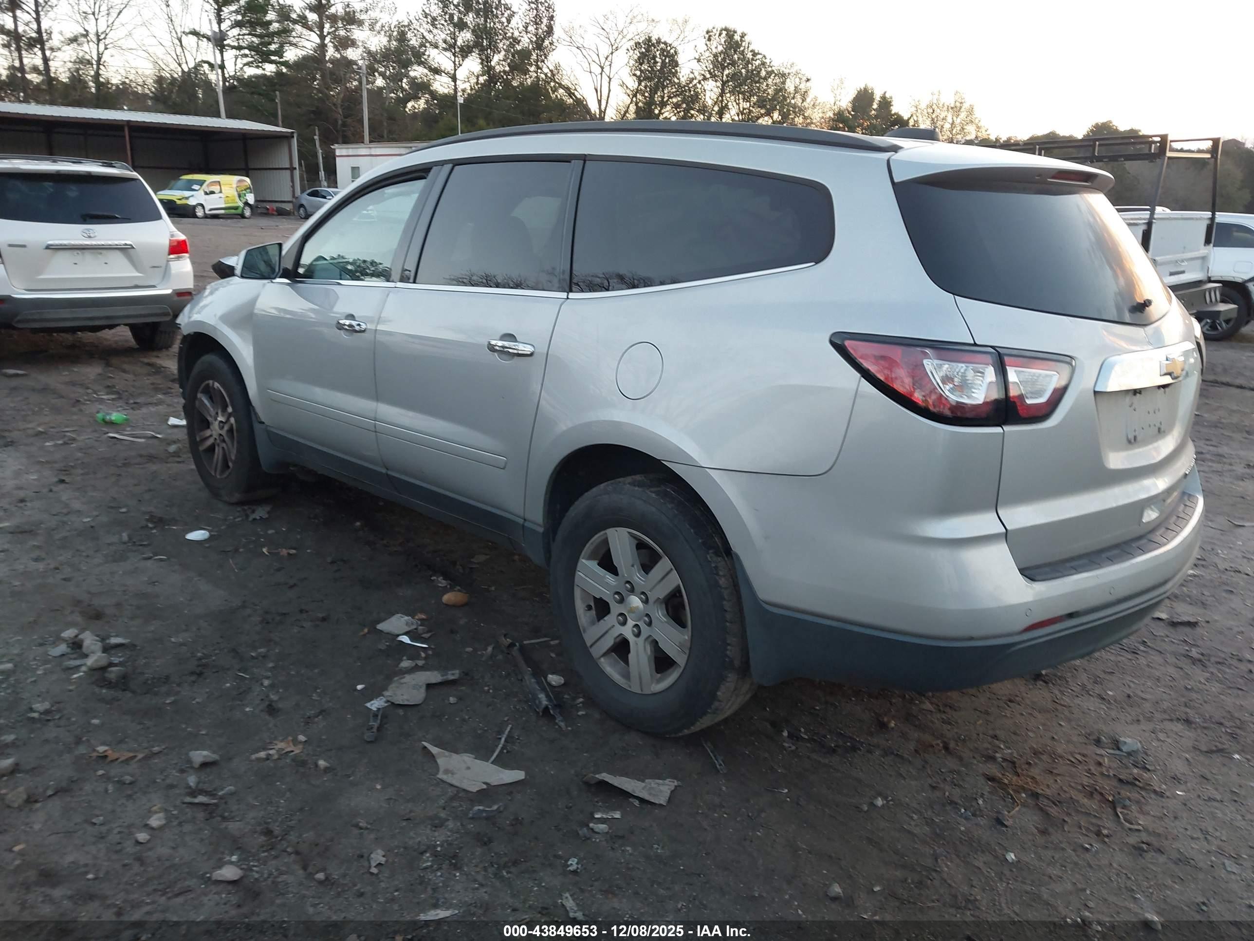 CHEVROLET TRAVERSE image 3