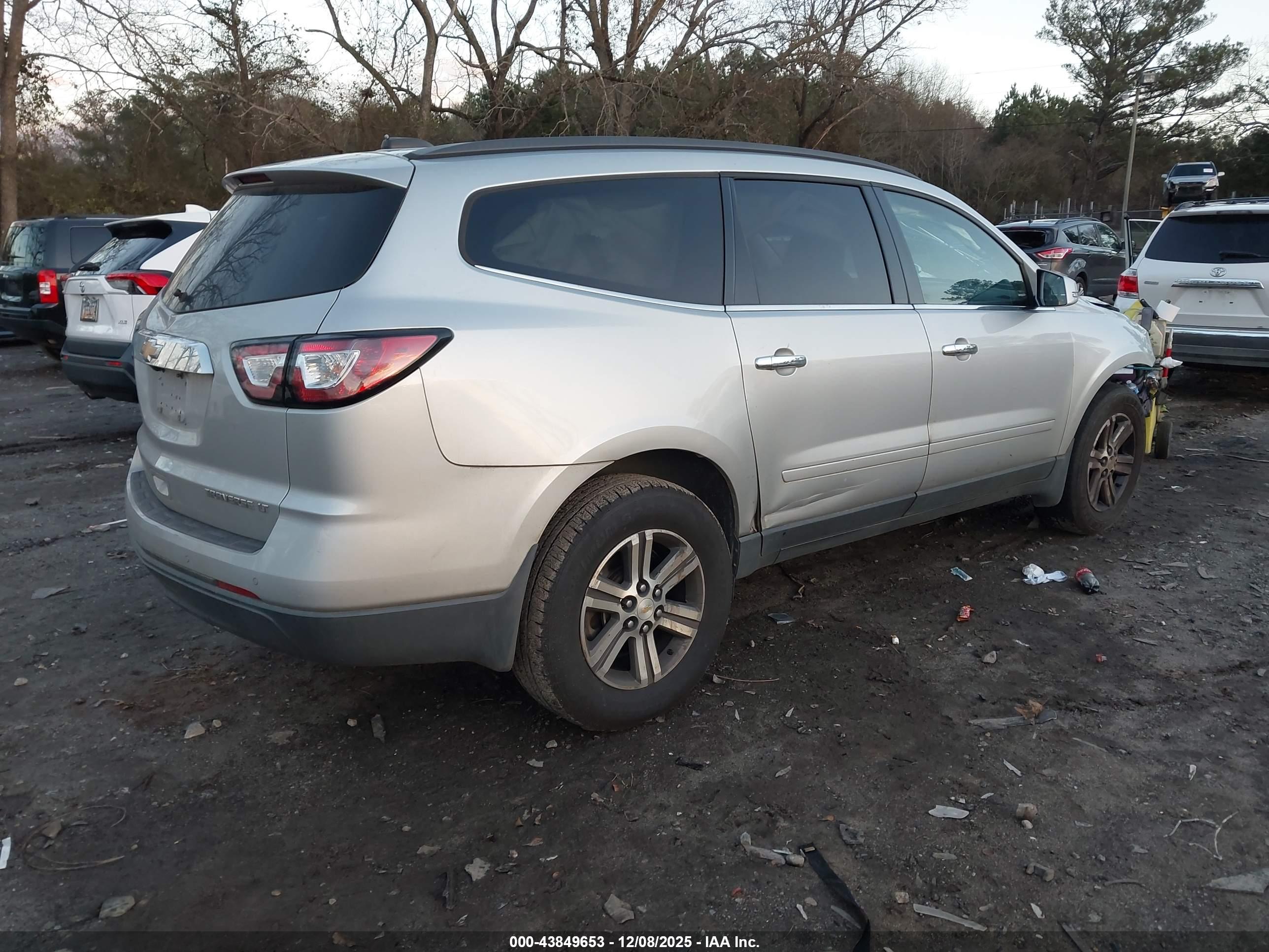 CHEVROLET TRAVERSE image 4